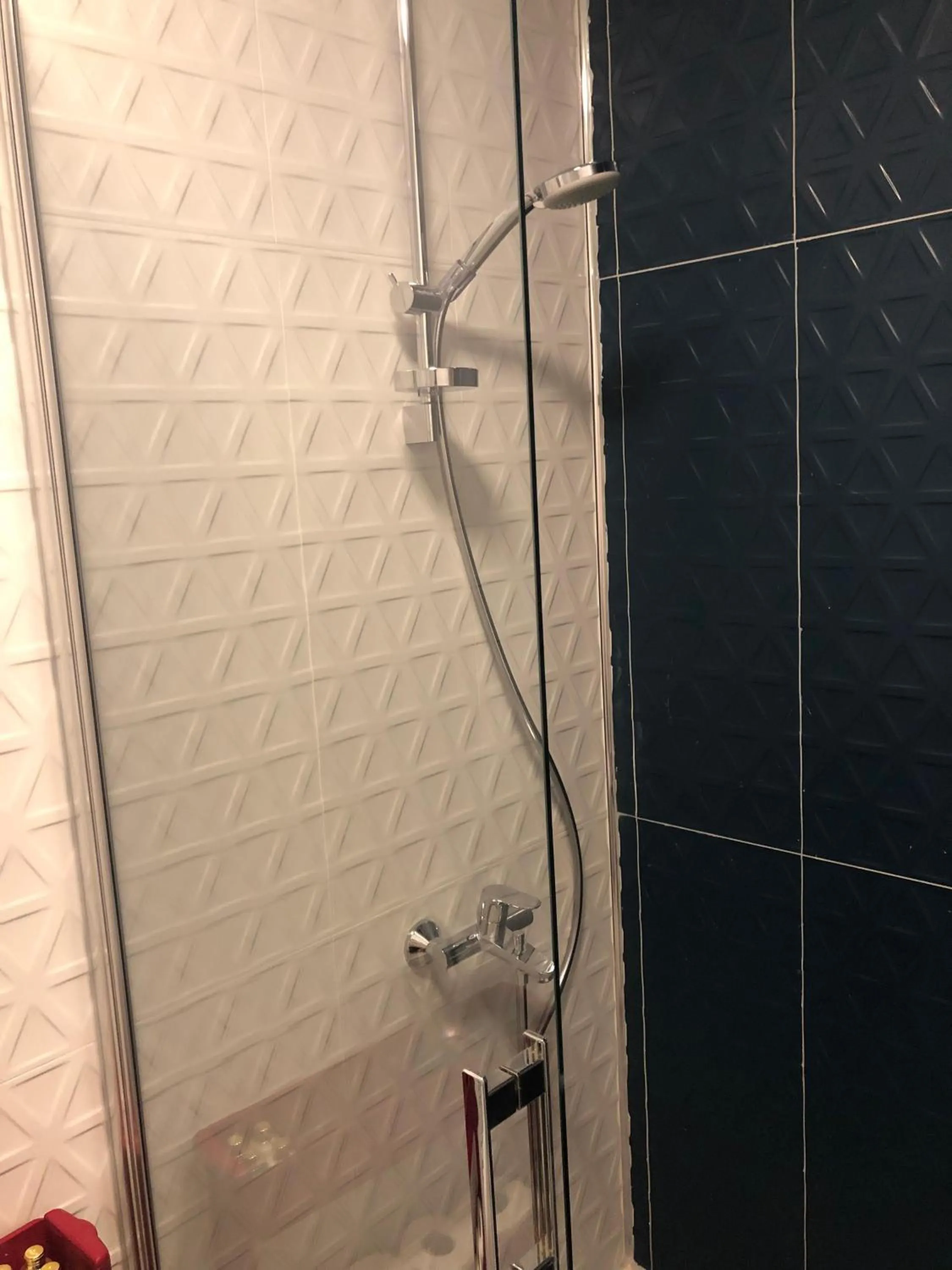 Shower in Sapphire Suites Taksim