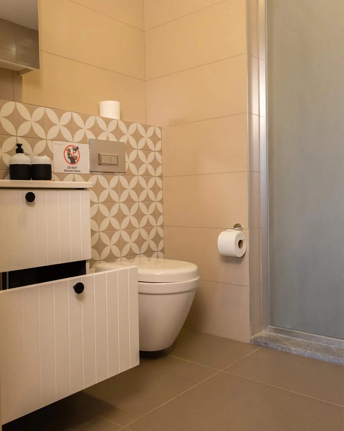 Shower in Frezya - Exclusively Woman