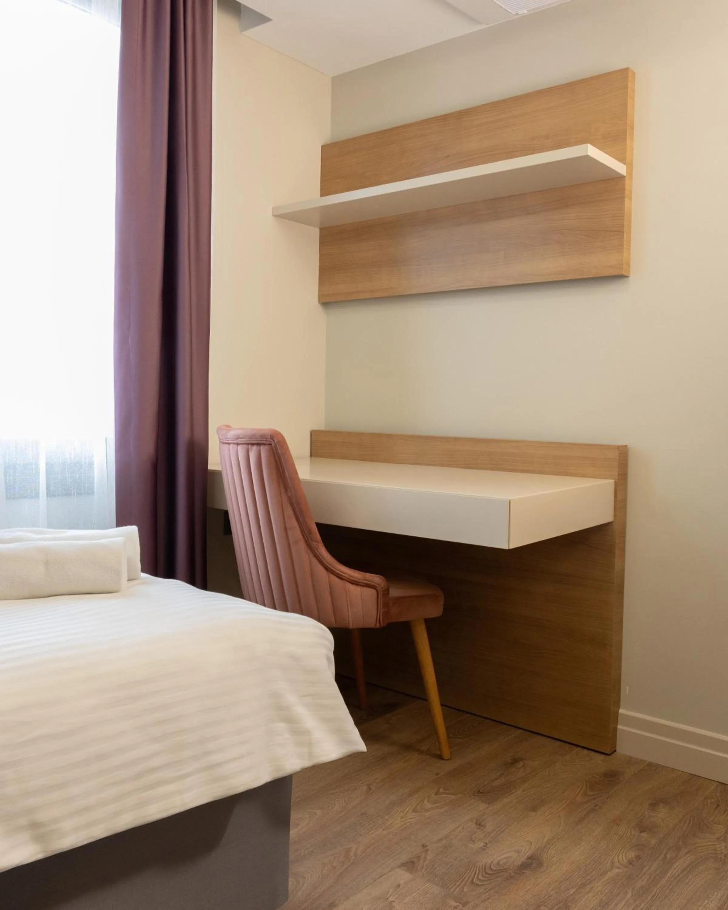 Bed in Frezya - Exclusively Woman