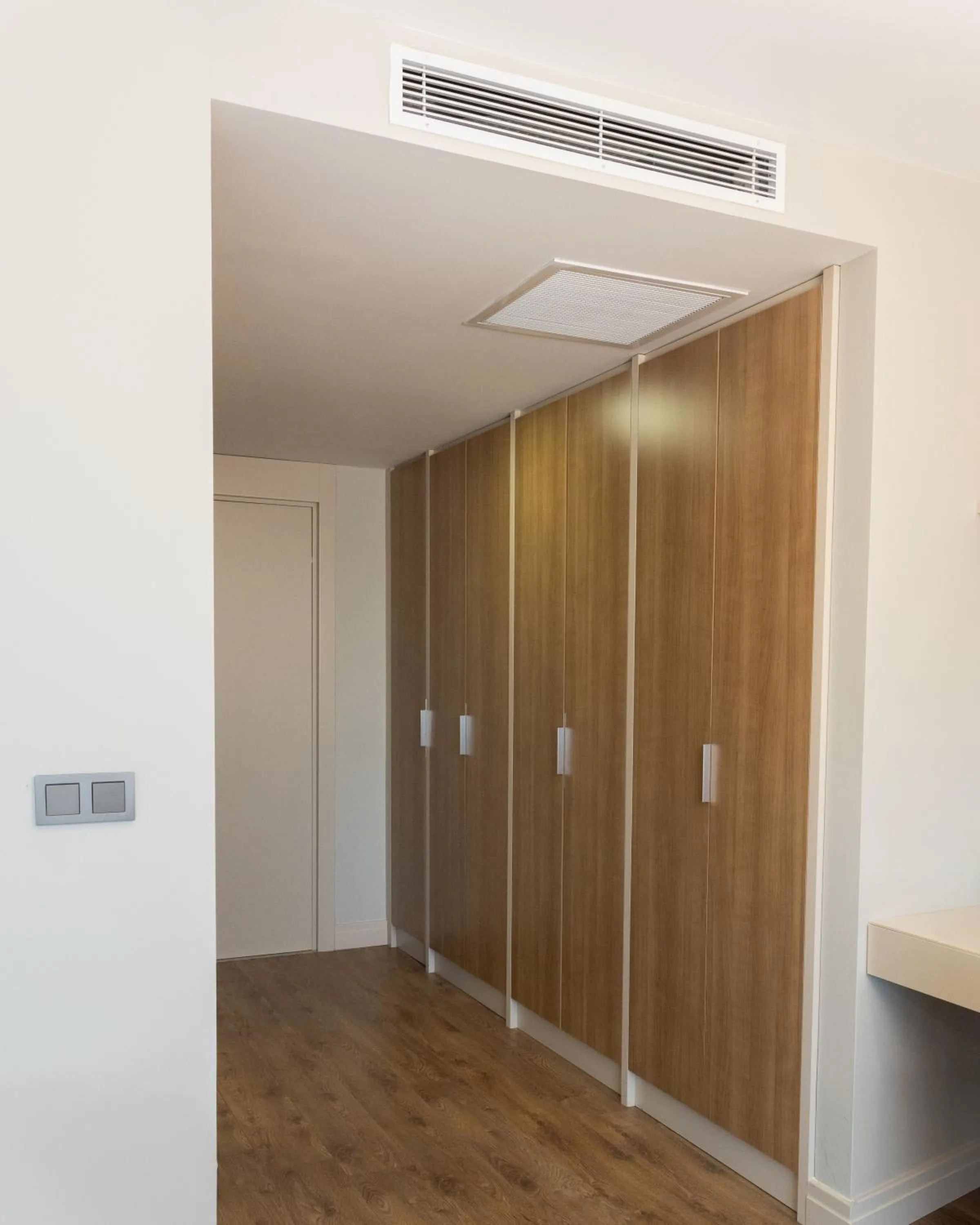 wardrobe in Frezya - Exclusively Woman