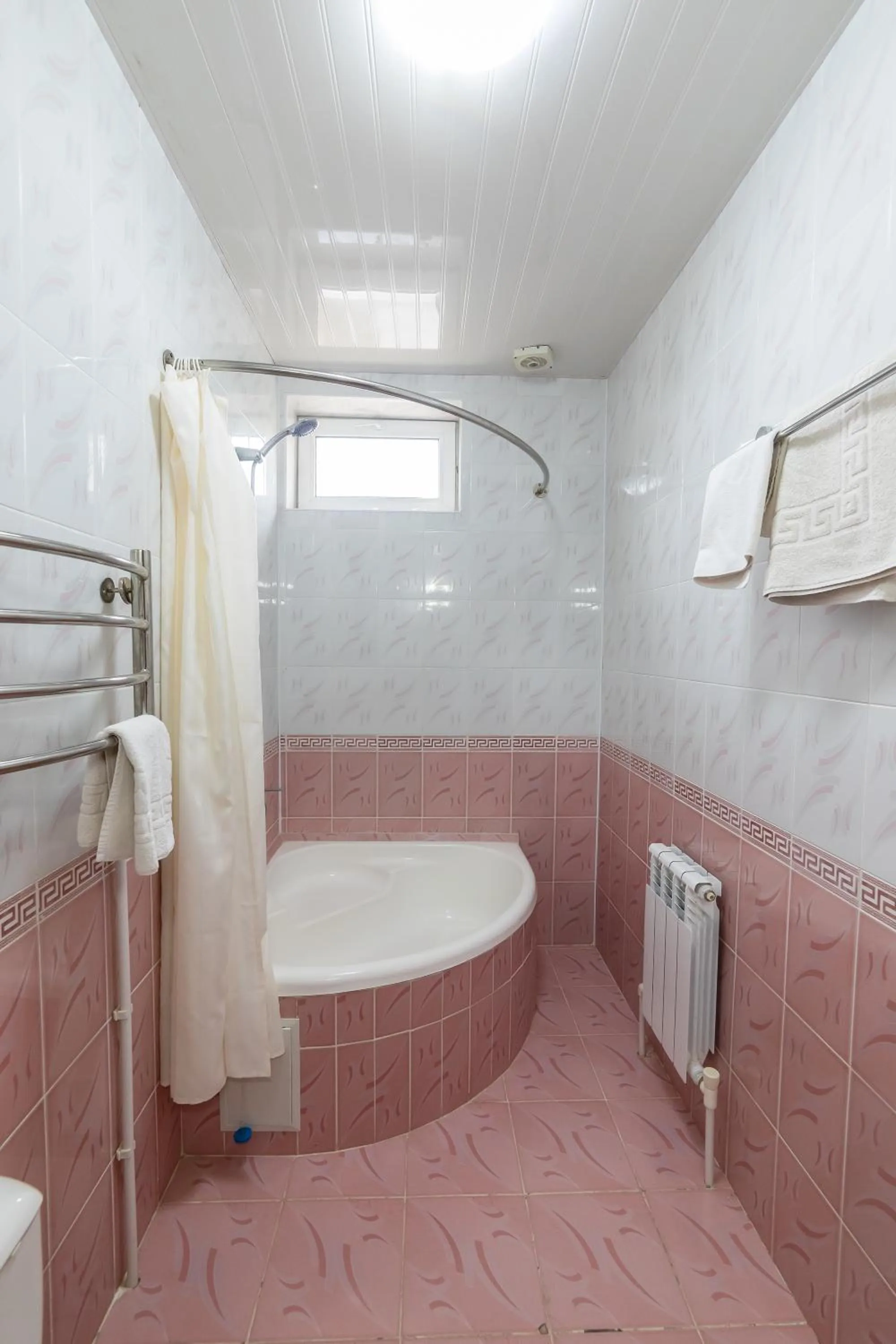 Shower in Qibla Tozabog