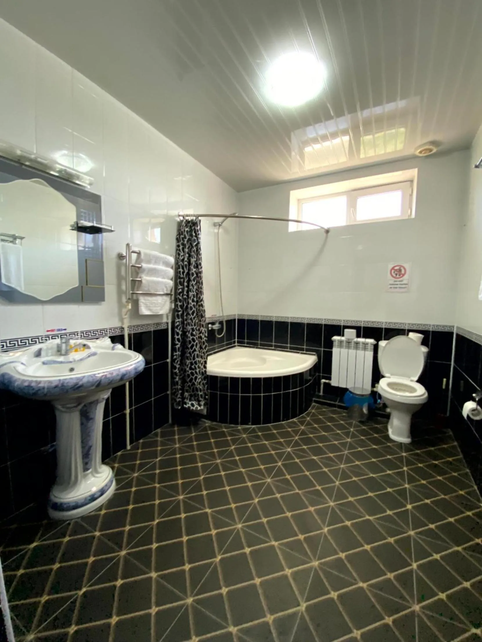 Shower in Qibla Tozabog