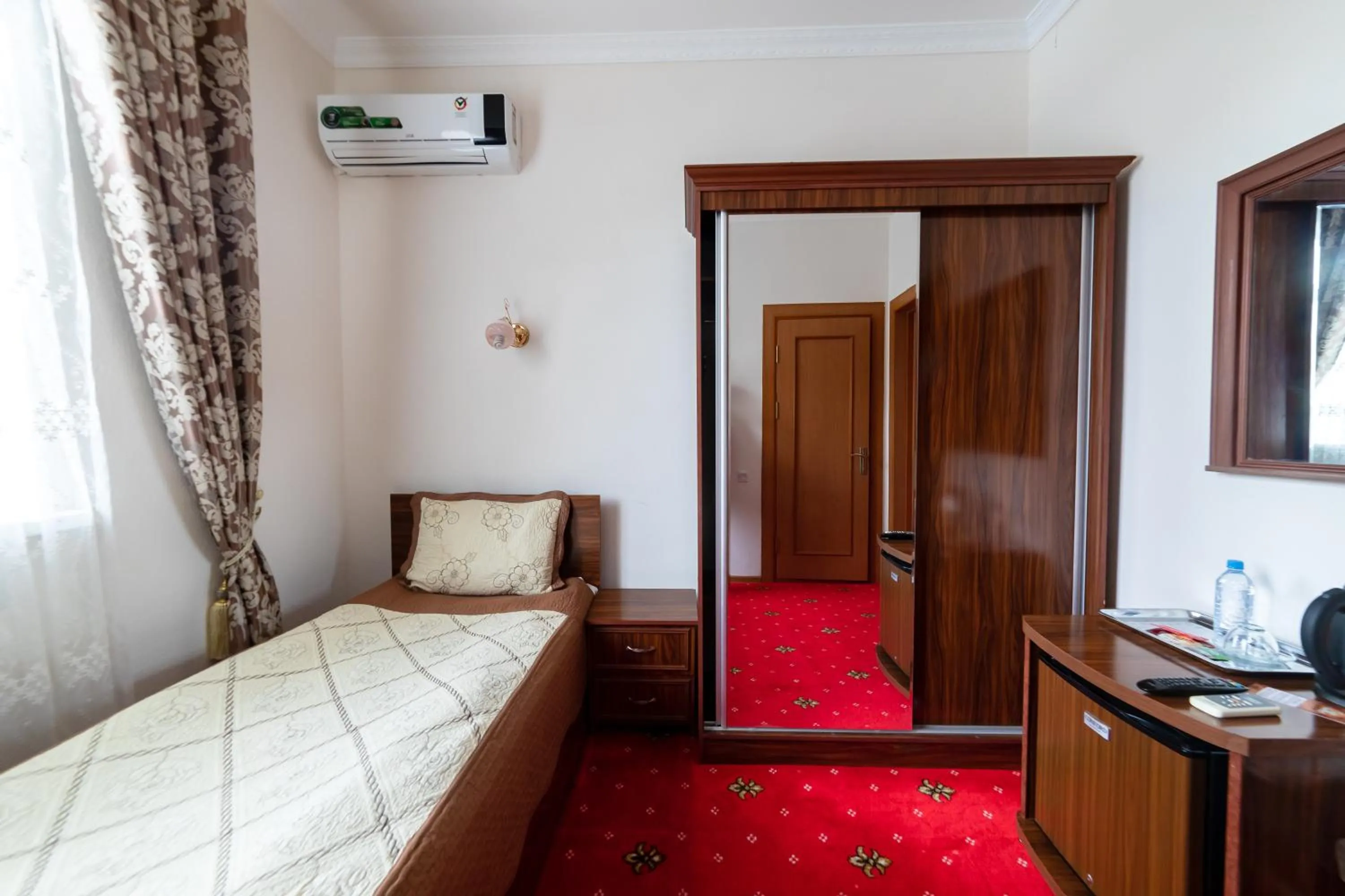 Bed in Qibla Tozabog