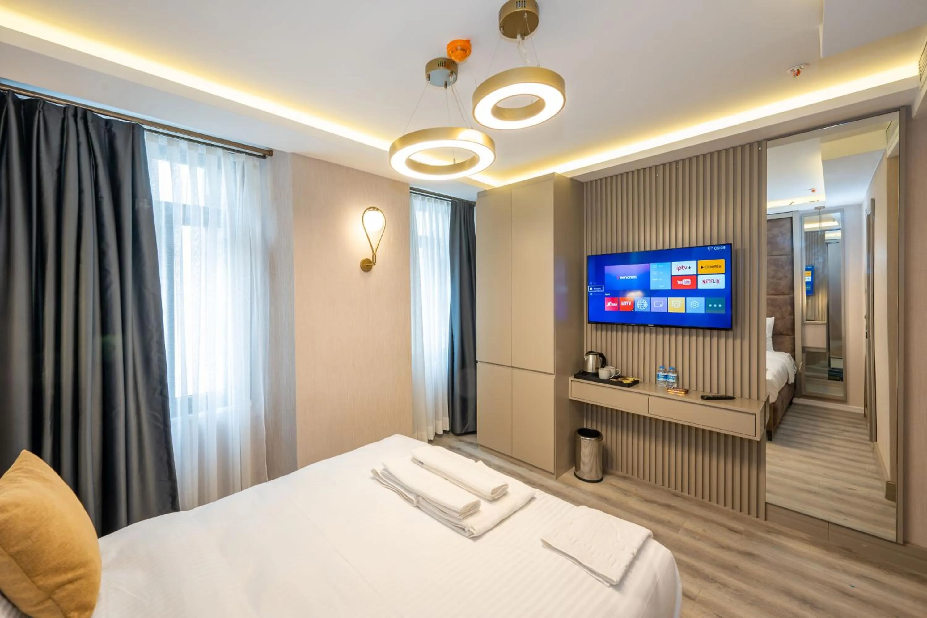TV and multimedia, Bed in Massimo Hotel