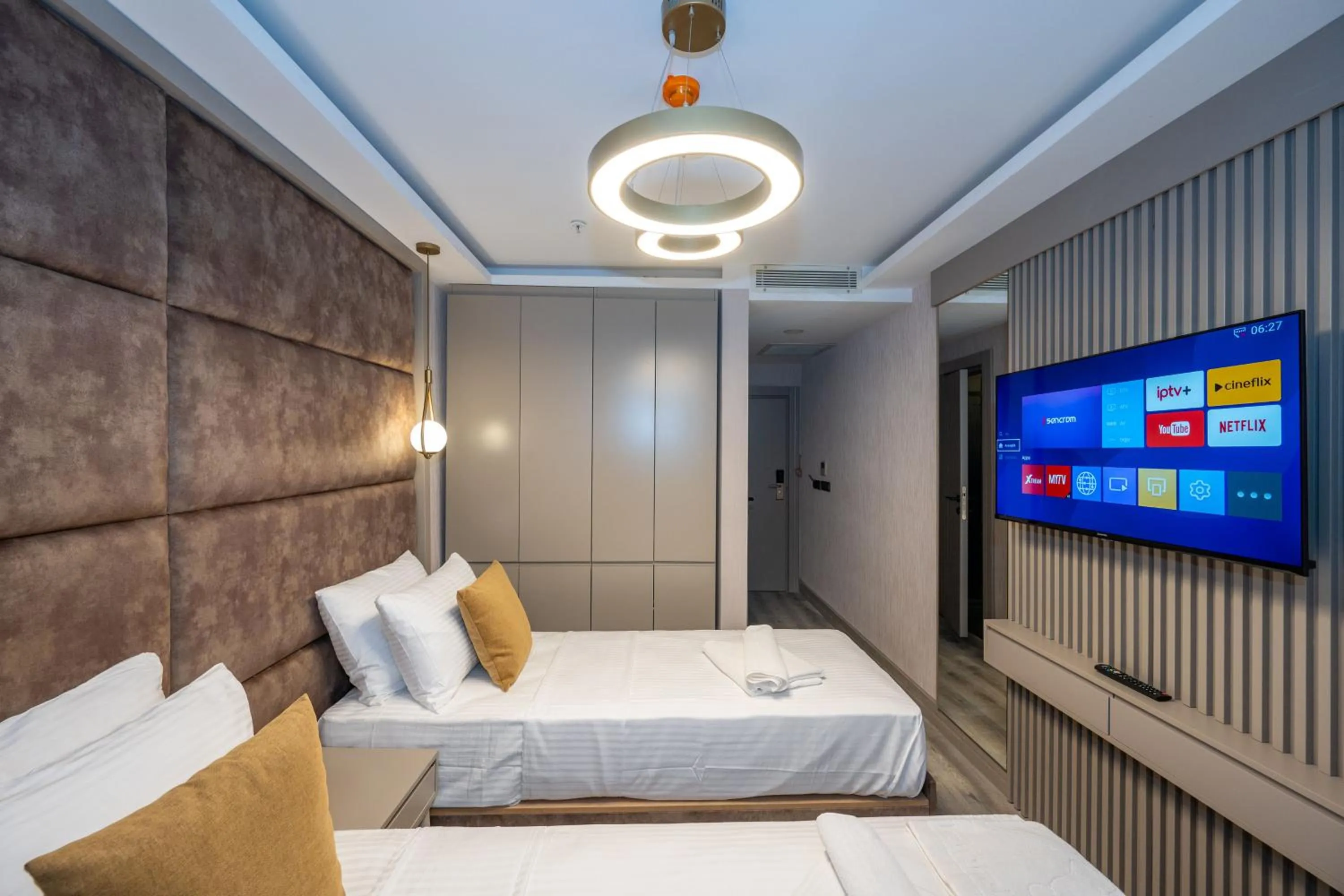 TV and multimedia, Bed in Massimo Hotel