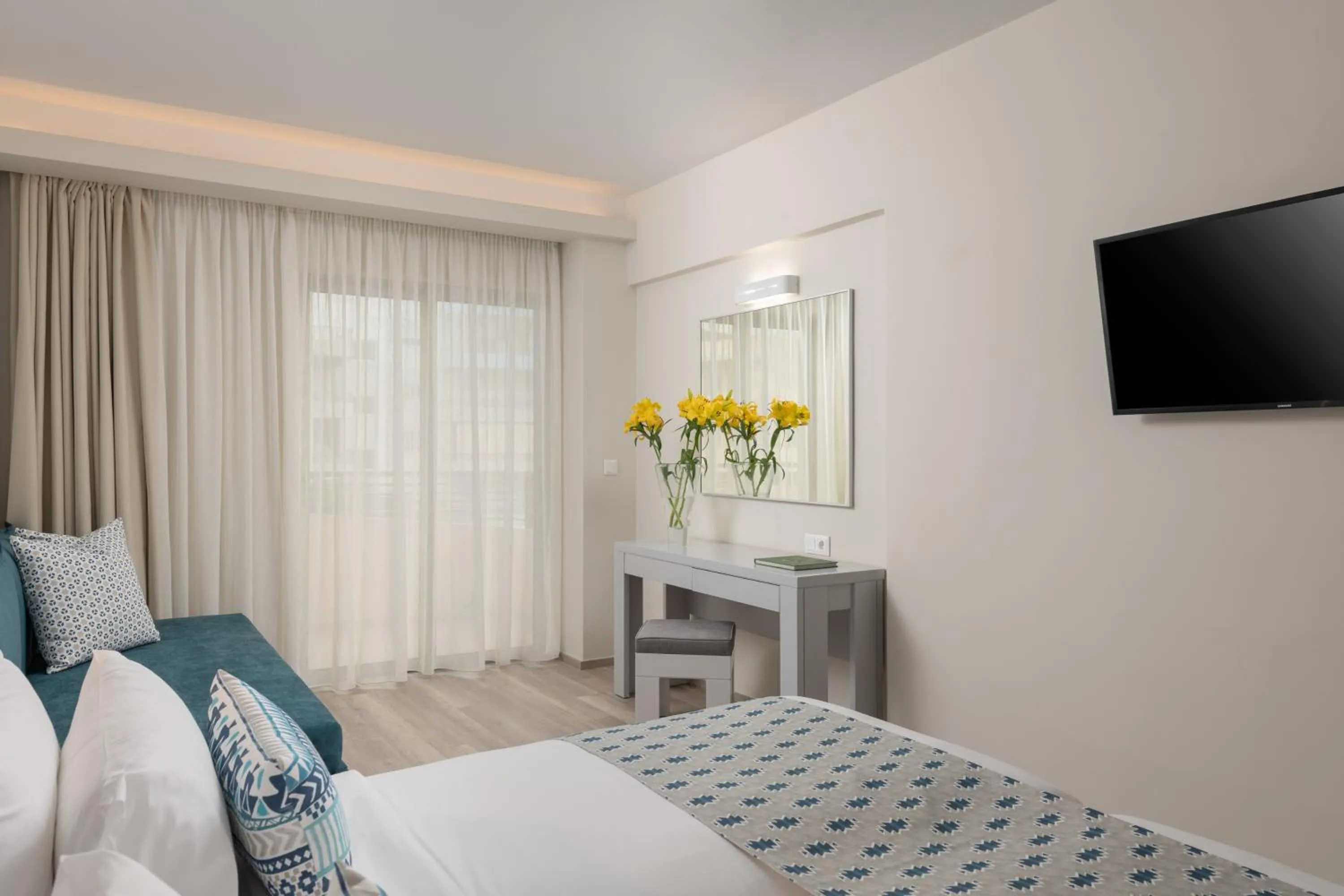 TV and multimedia, Bed in Bio Suites Hotel & Spa