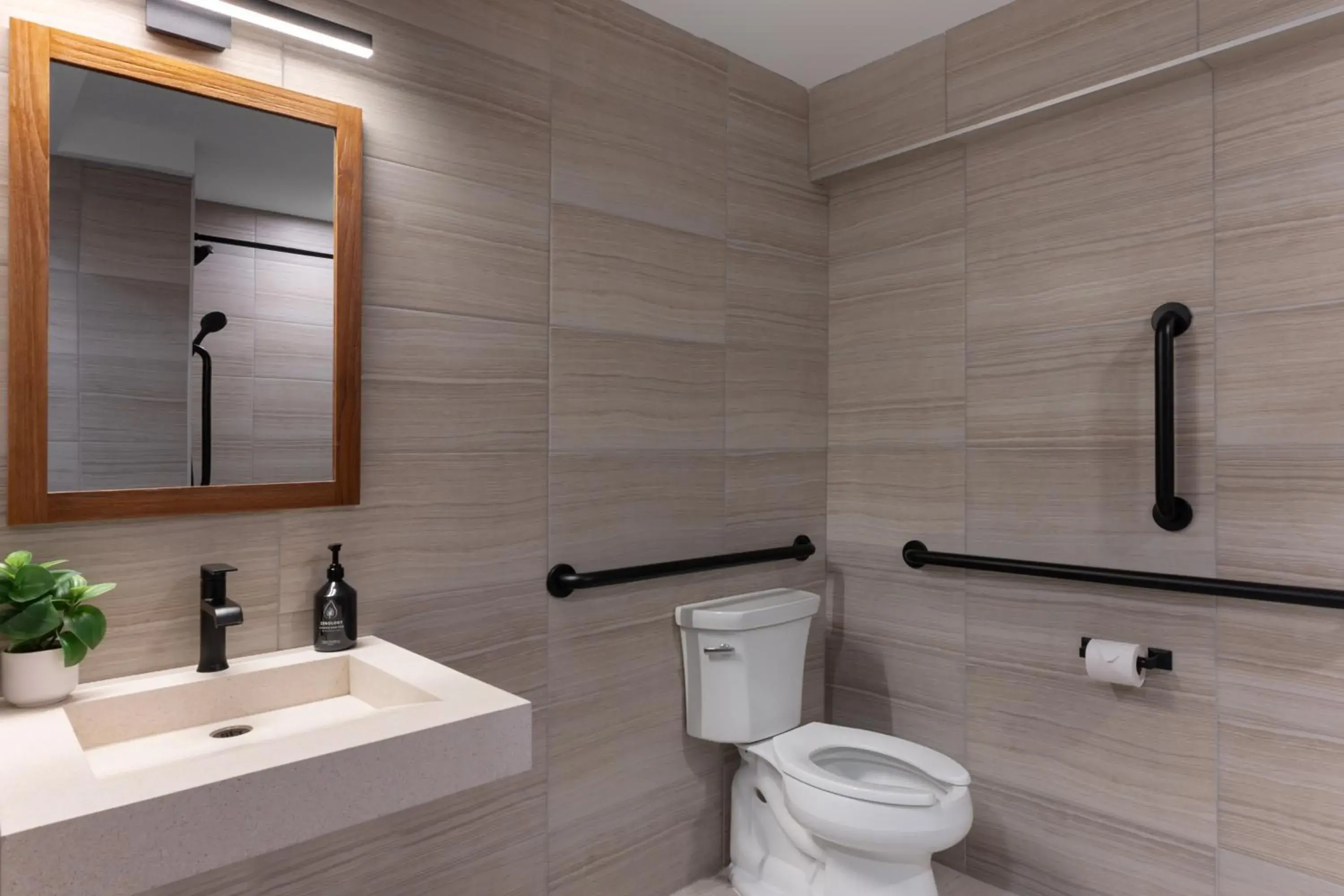 Standard Twin Room in The Wave at Marblehead Standard Twin Room in The Wave at Marblehead
