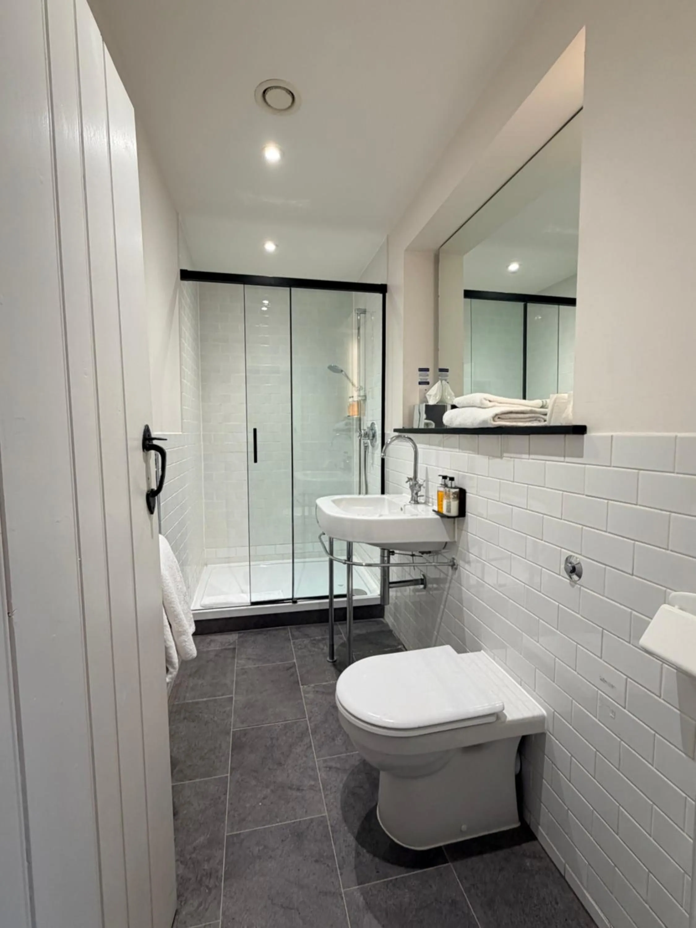 Bathroom in The Olde Bell, BW Signature Collection