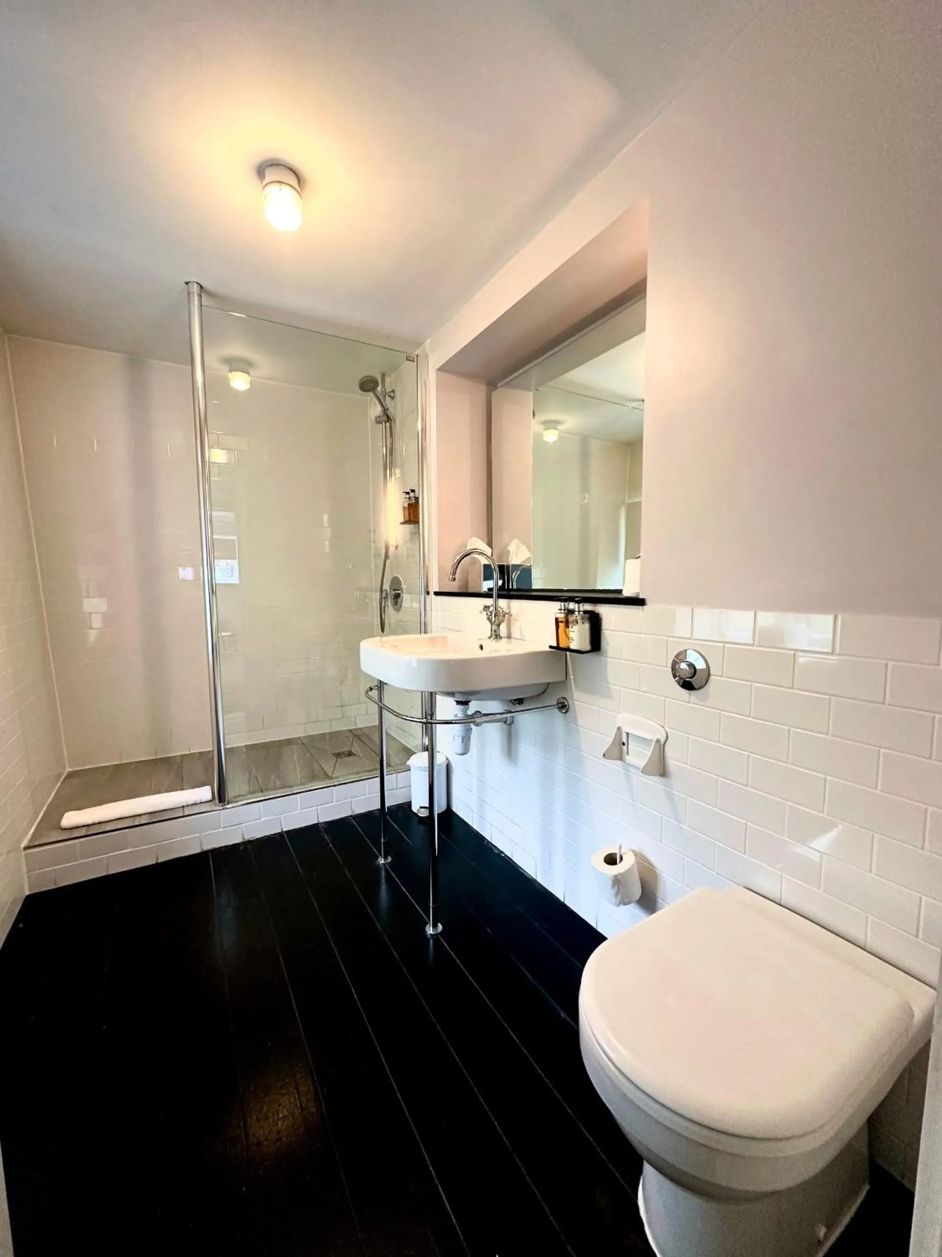 Bathroom in The Olde Bell, BW Signature Collection