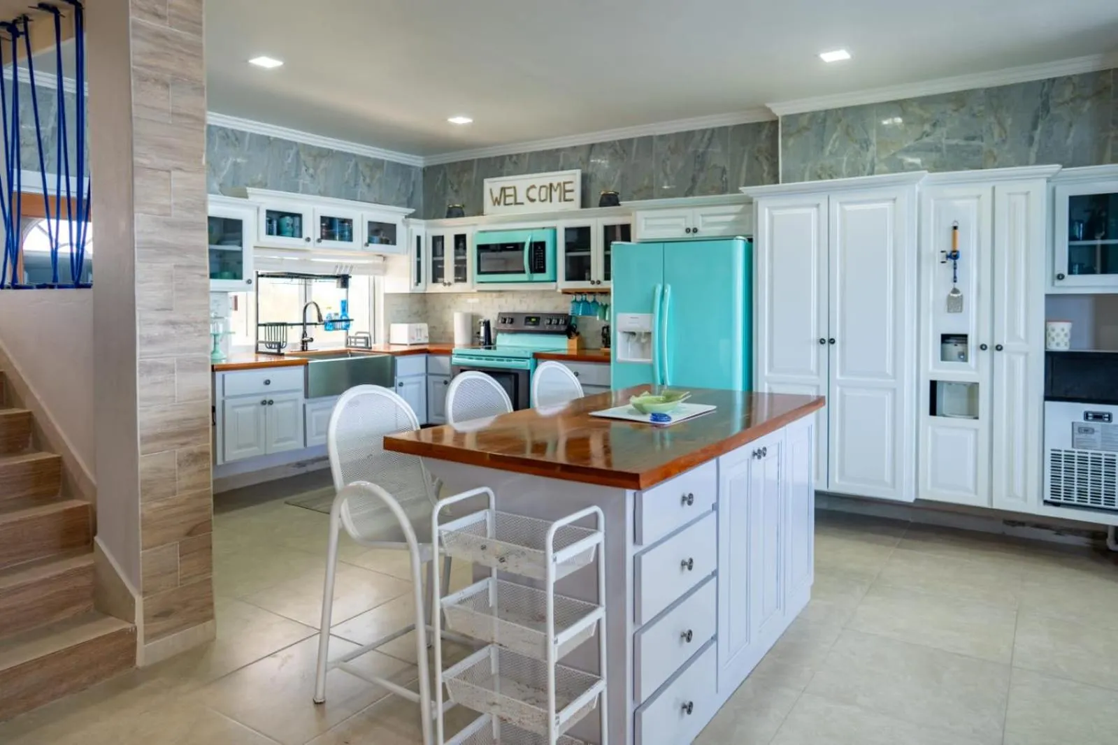 Kitchen or kitchenette in Island Magic Villas