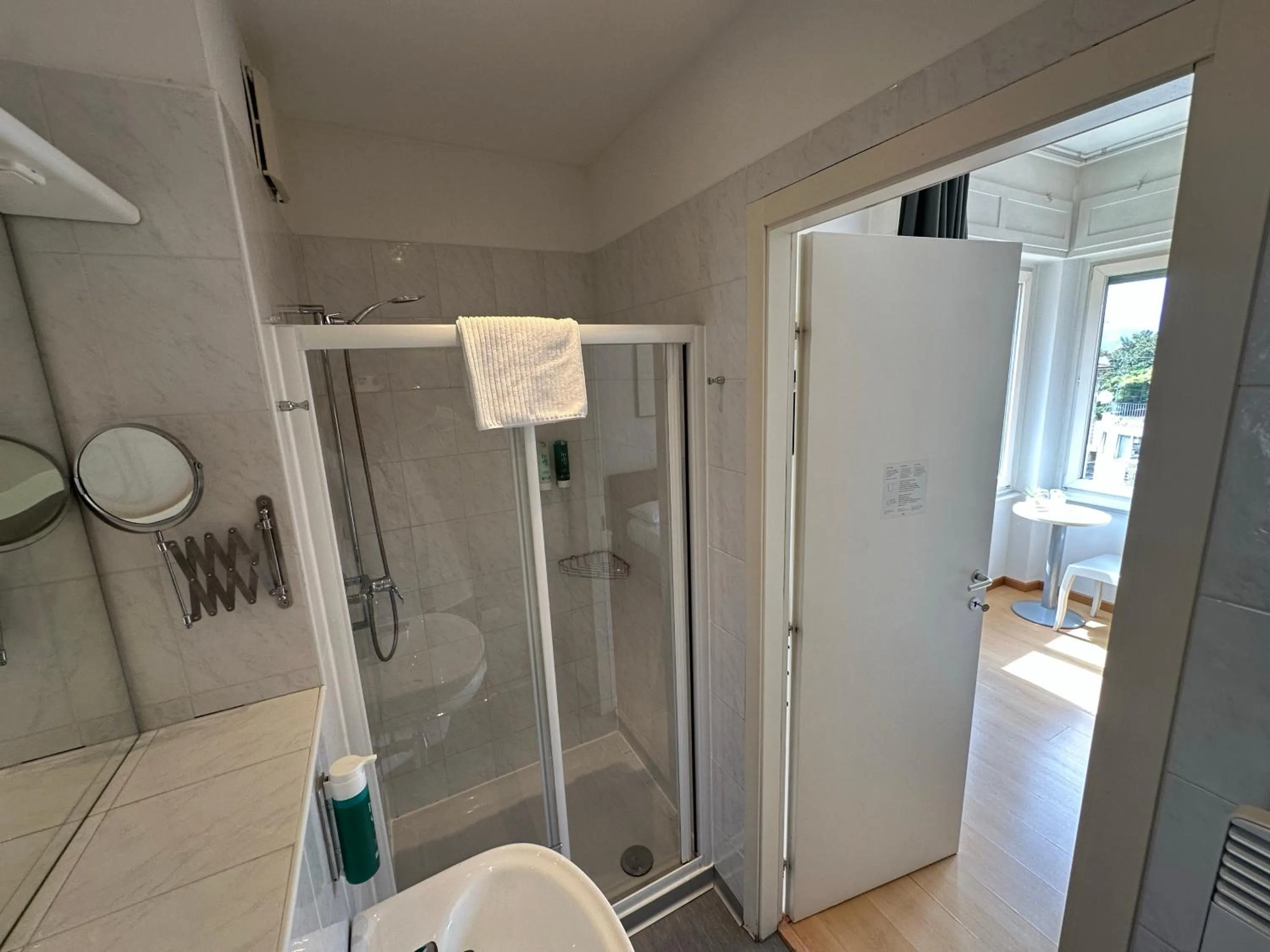 Shower in Hotel Locanda Castagnola