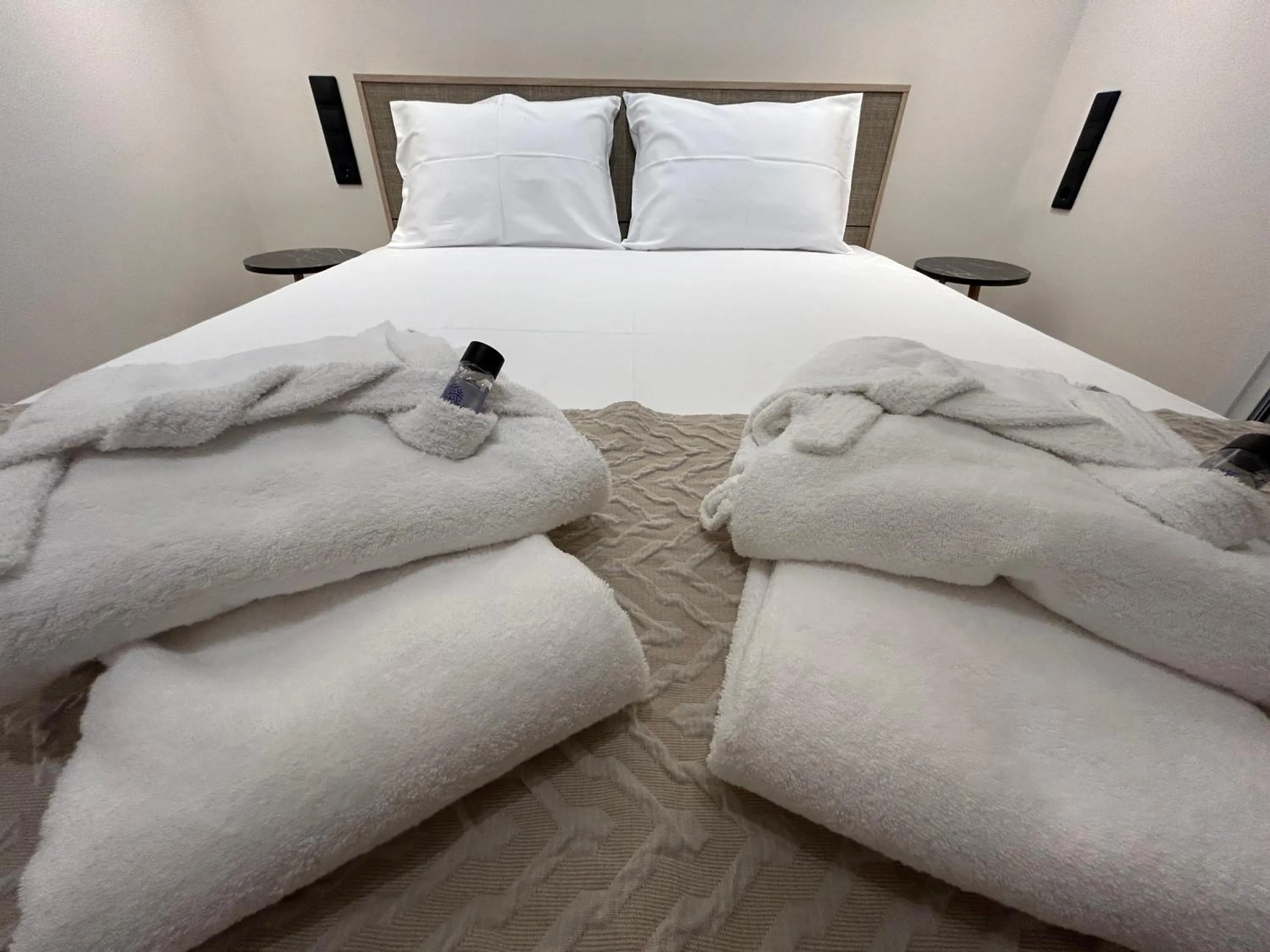 Bed in GLEN Premium Stays