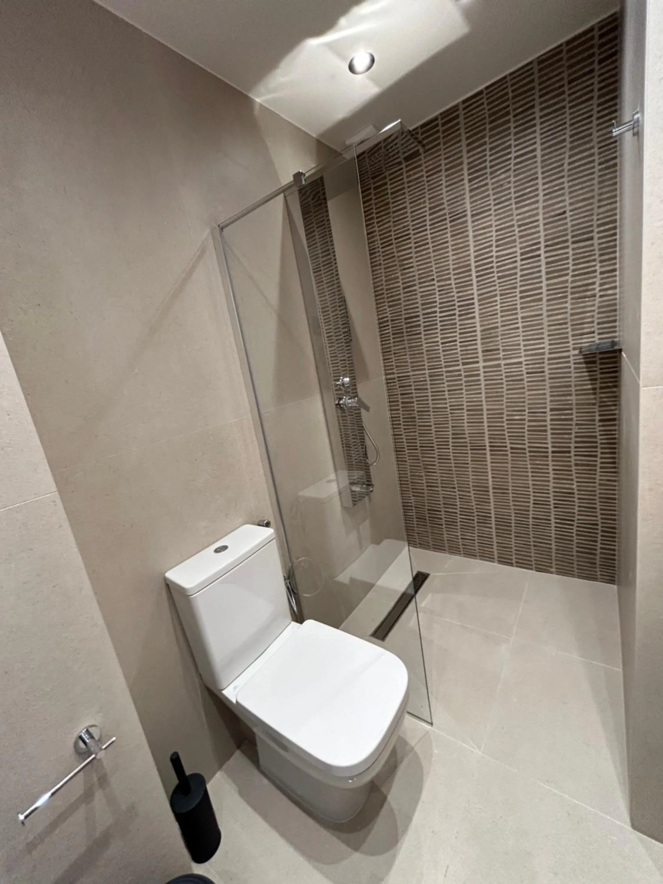 Shower in GLEN Premium Stays