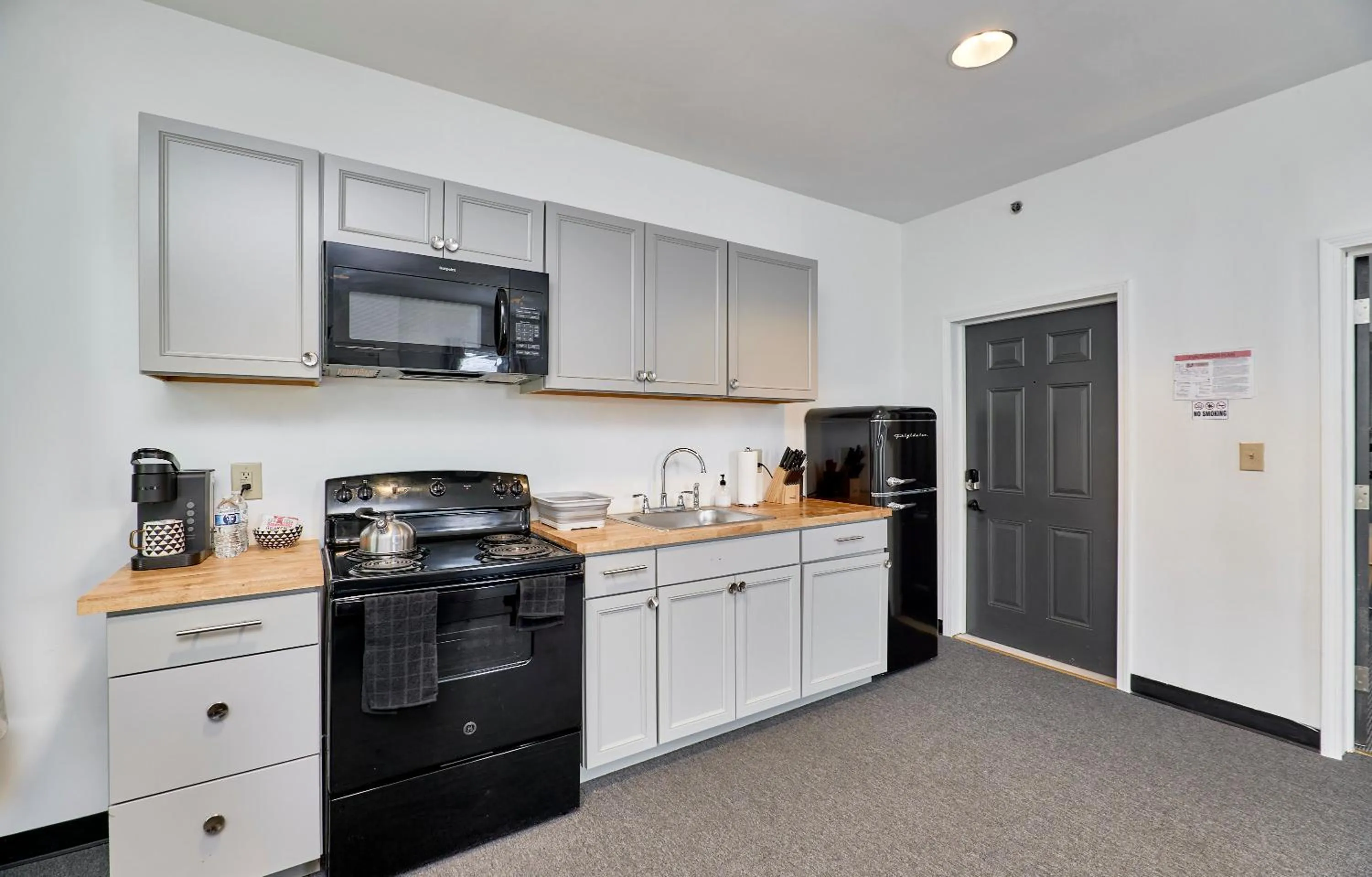 Kitchen or kitchenette in The West End