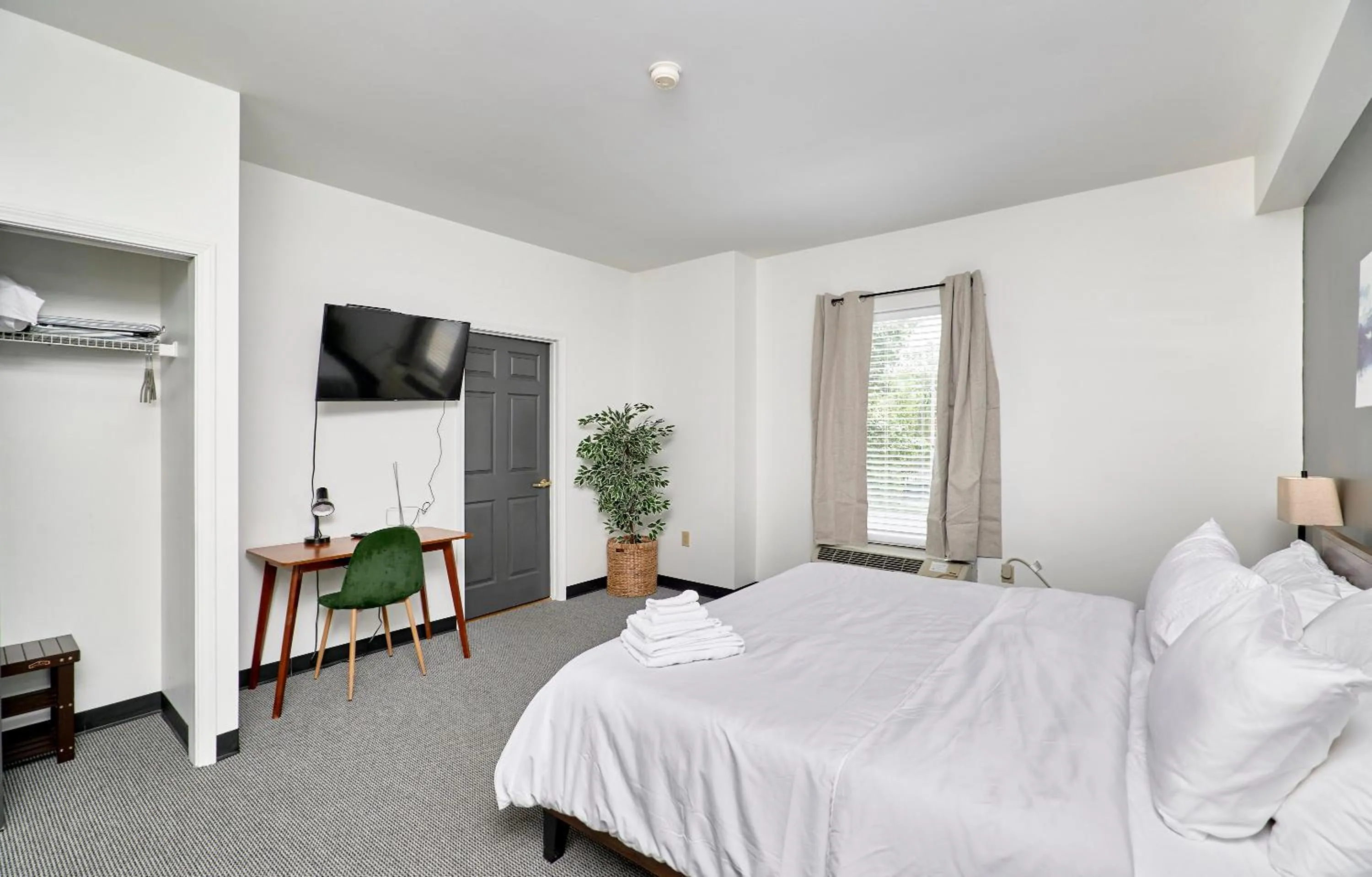 Bedroom, Bed in The West End