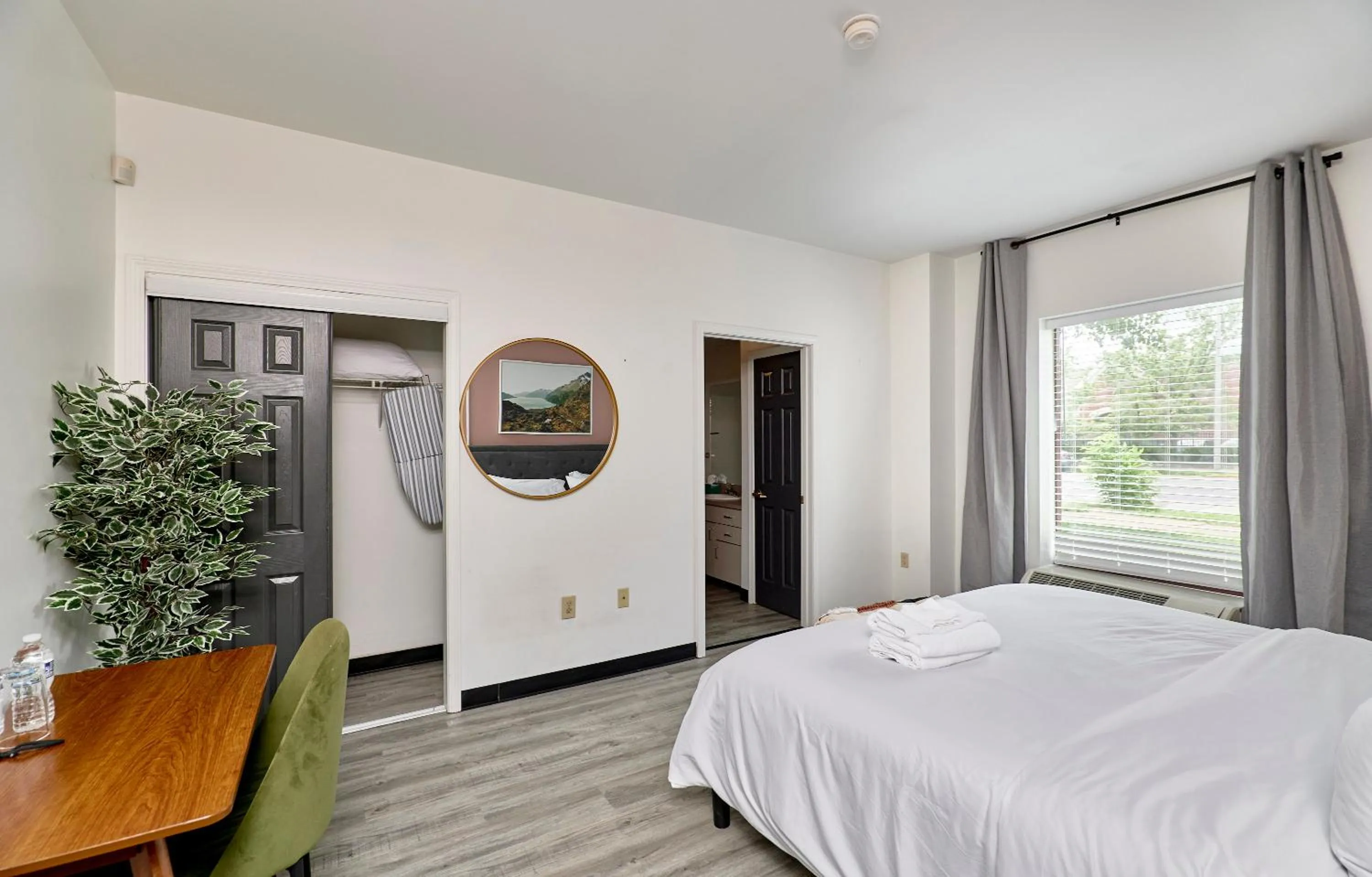 Bedroom, Bed in The West End