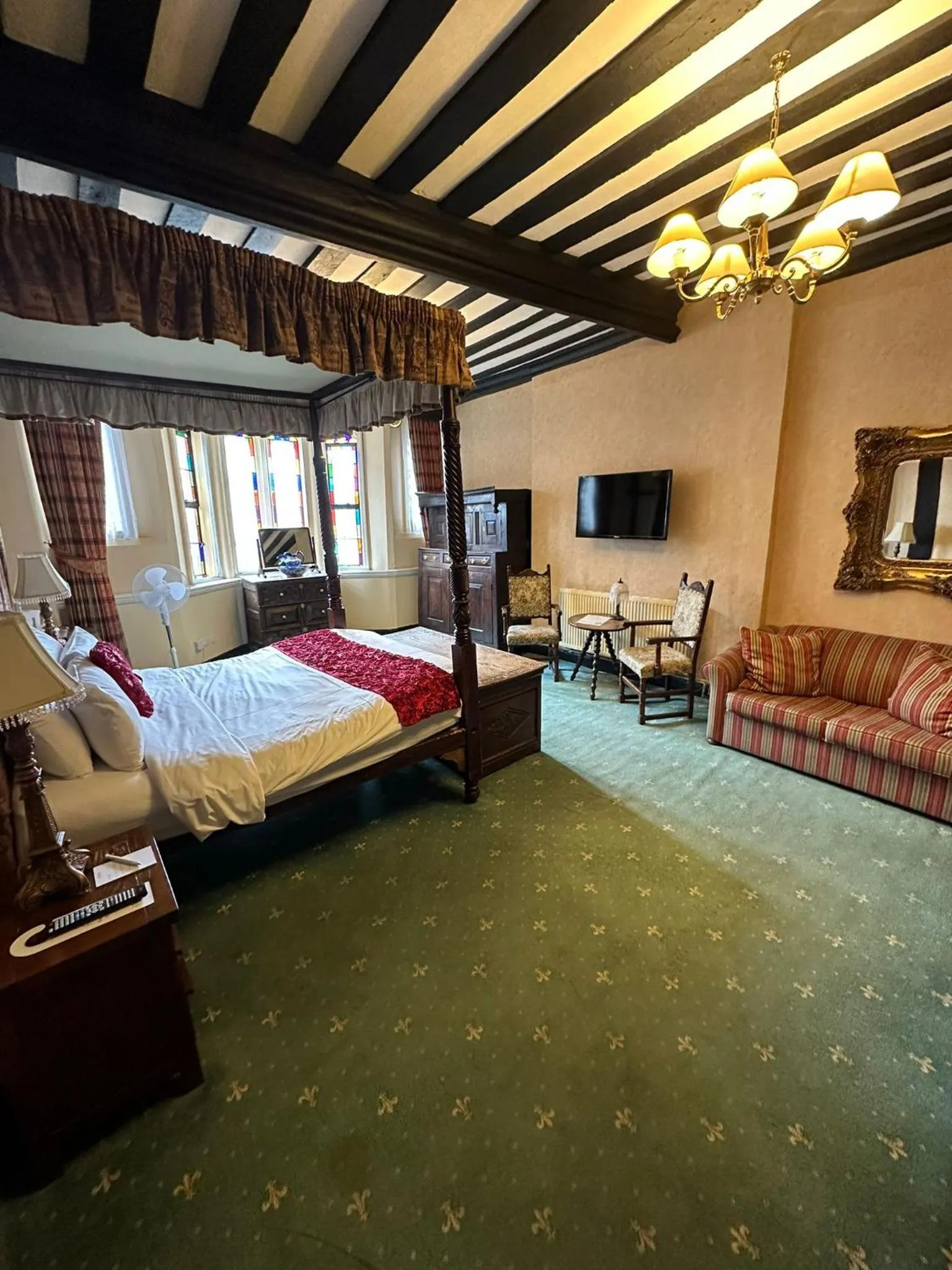 Bedroom, Bed in George & Pilgrims Hotel