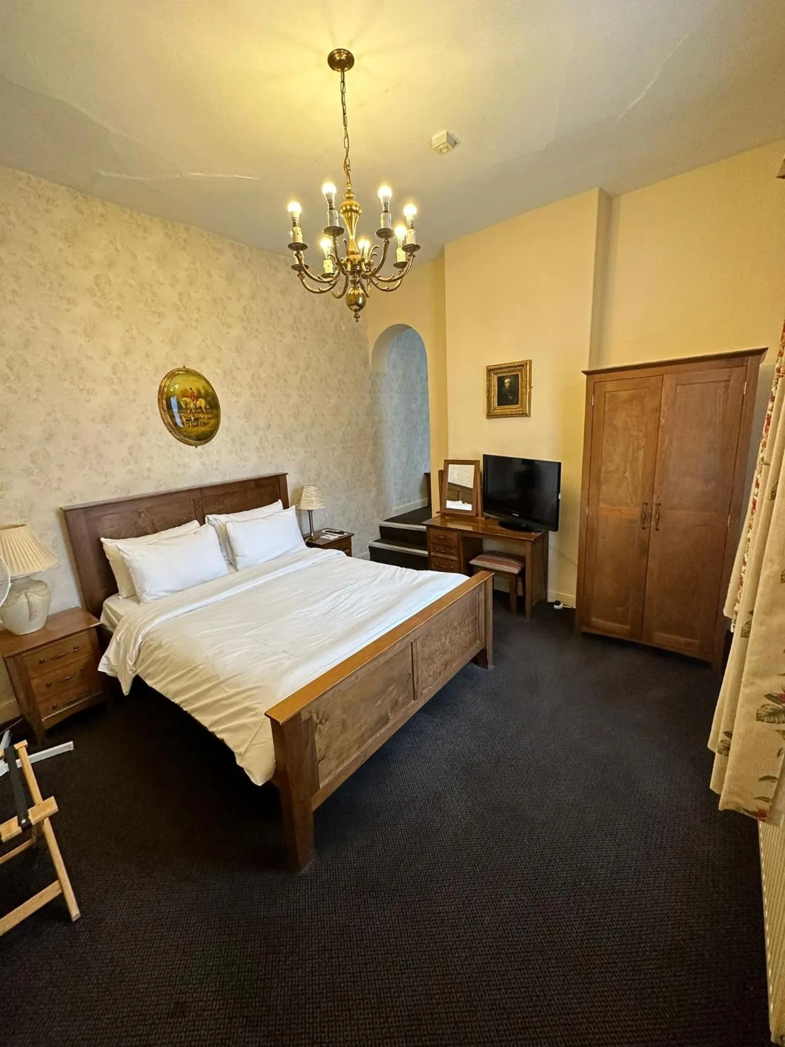 Bed in George & Pilgrims Hotel