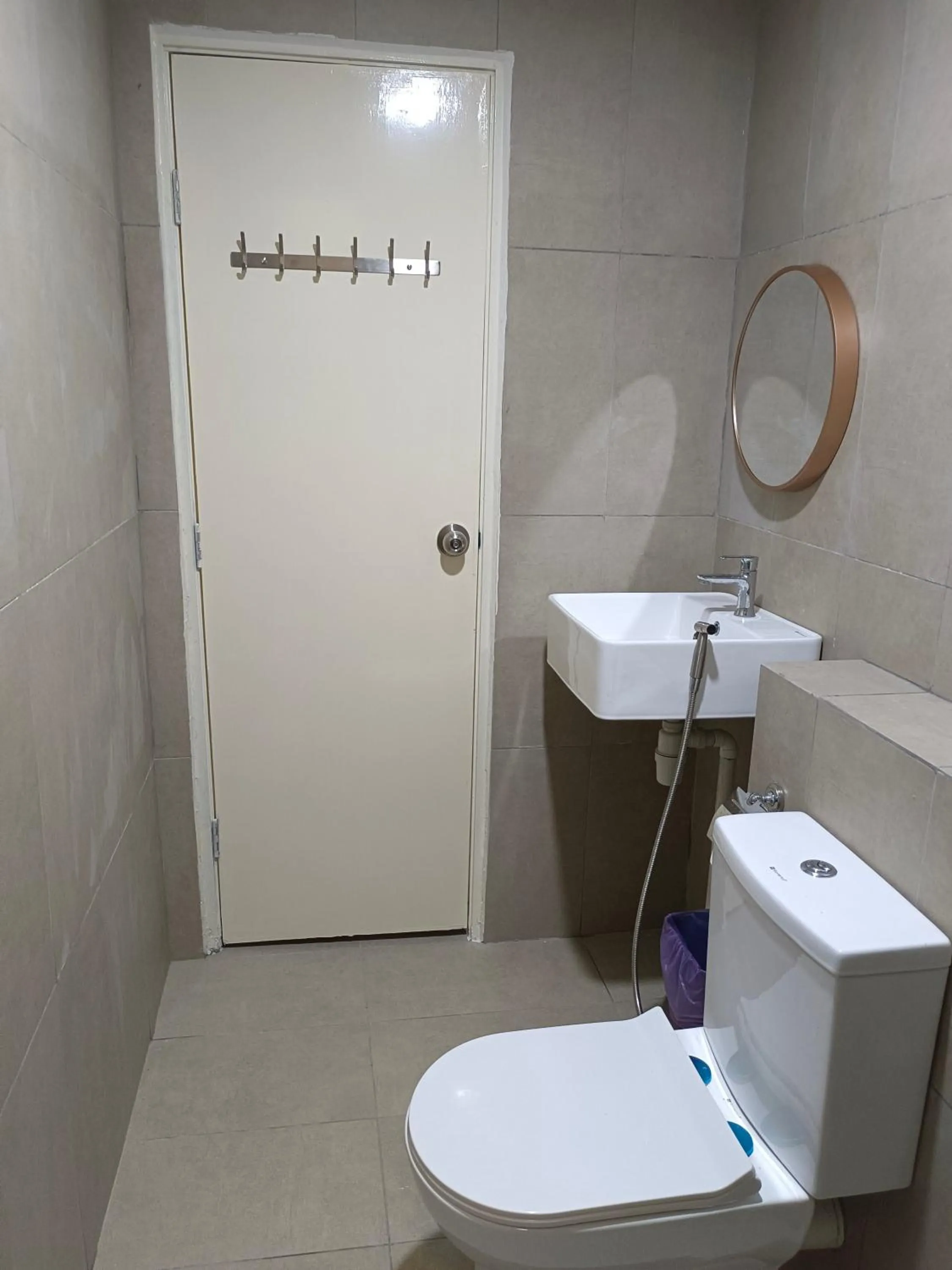 Toilet in Sri Indah Pool Condostay