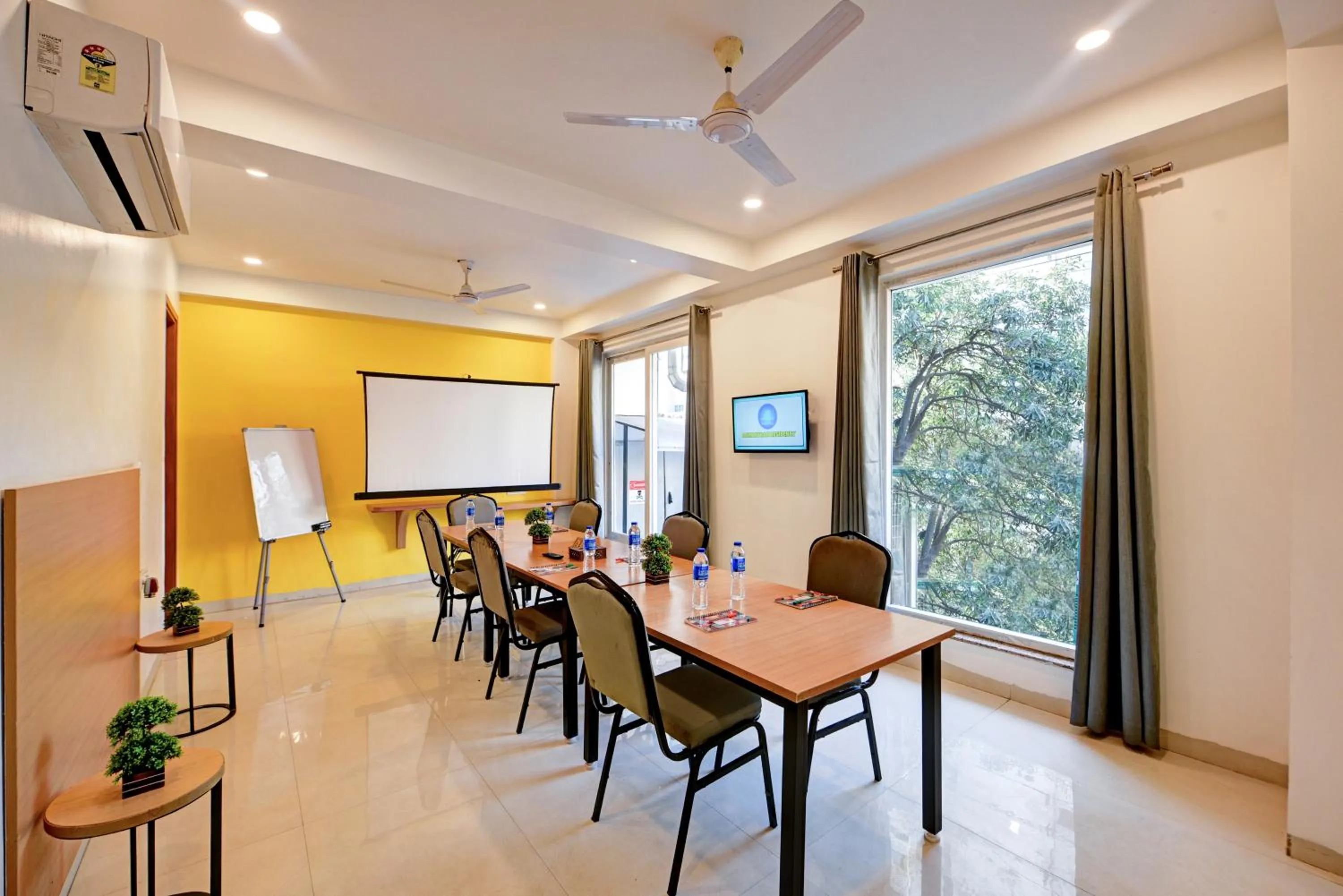 Meeting/conference room in Aamantran Residency Hotel, Sohna Road, Sector 49, Gurugram