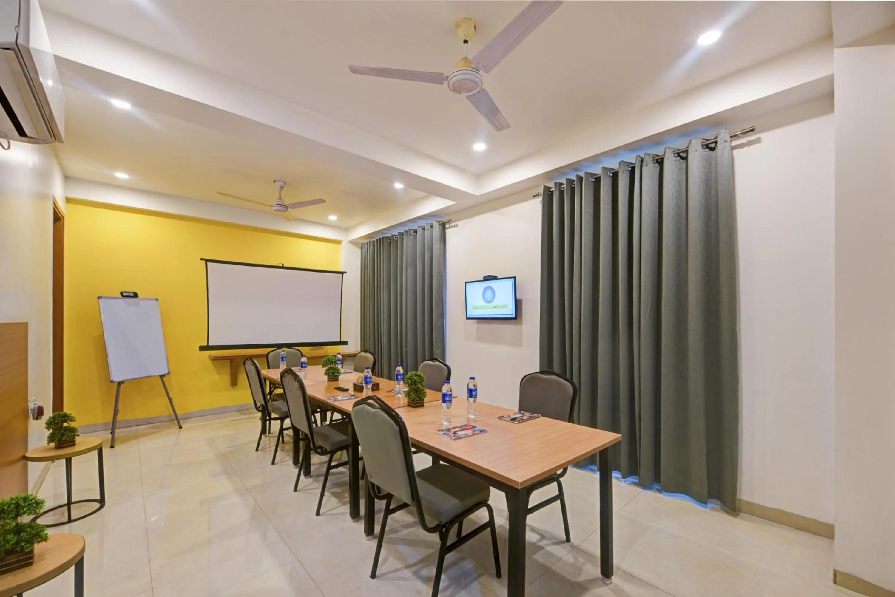 Meeting/conference room in Aamantran Residency Hotel, Sohna Road, Sector 49, Gurugram