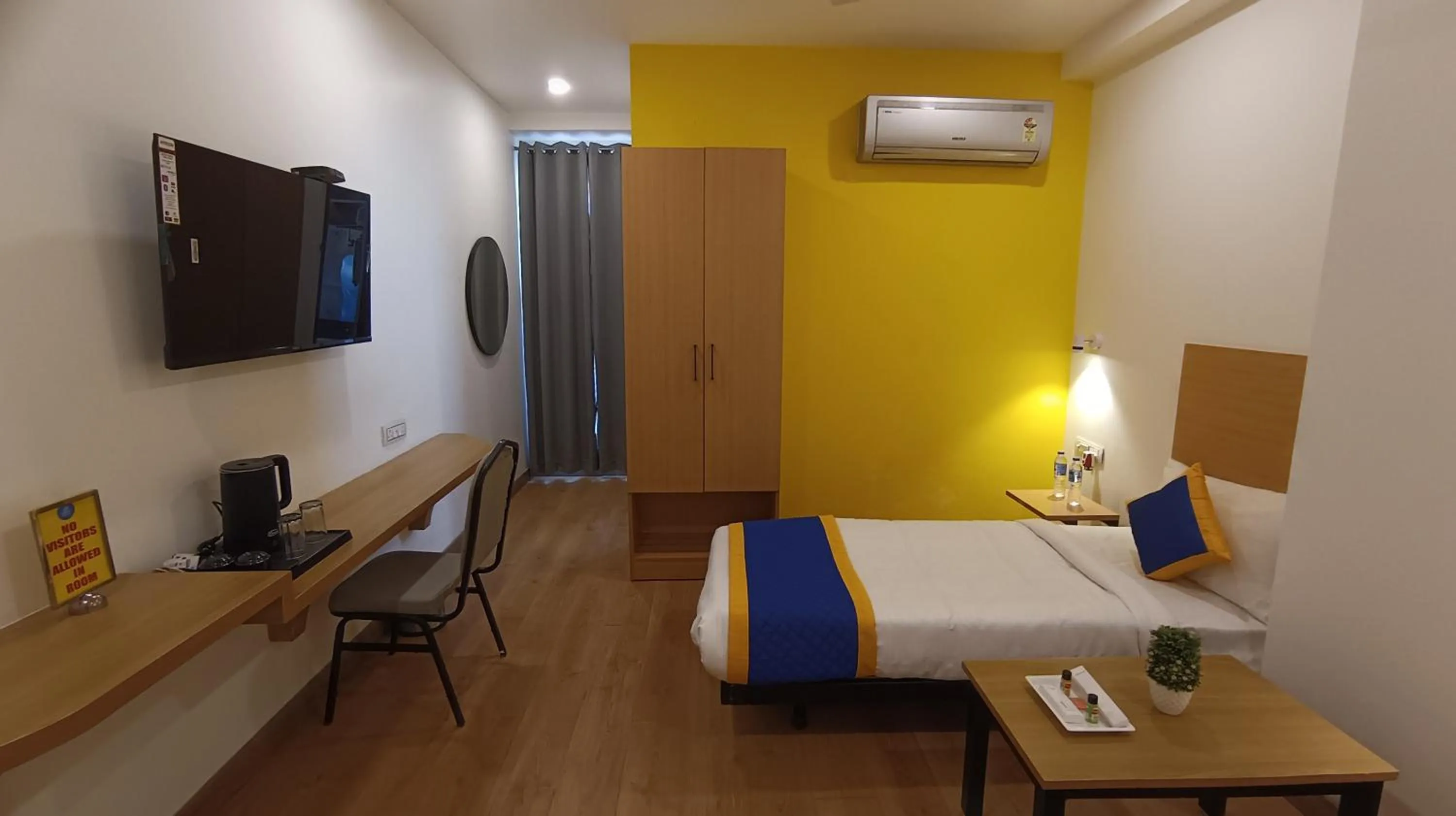 Photo of the whole room, Bed in Aamantran Residency Hotel, Sohna Road, Sector 49, Gurugram