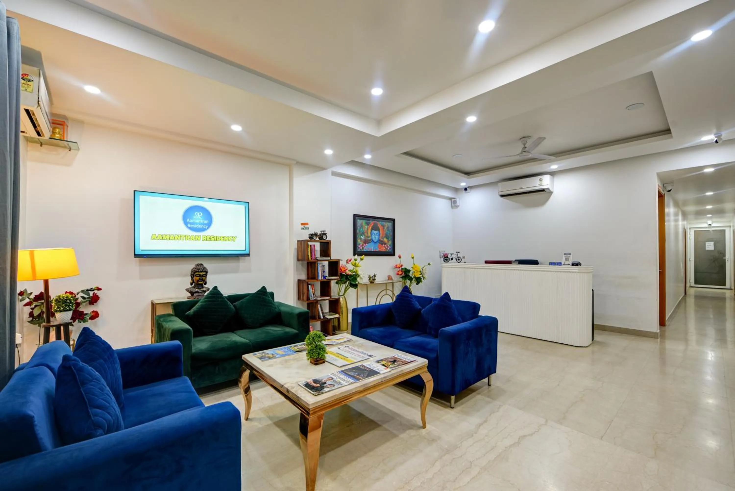 Communal lounge/ TV room in Aamantran Residency Hotel, Sohna Road, Sector 49, Gurugram