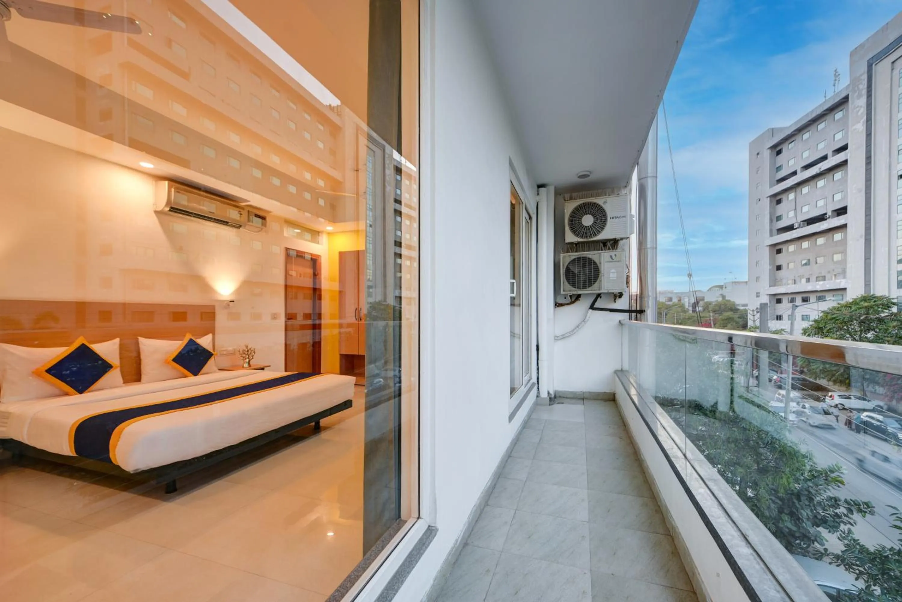 City view, Bed in Aamantran Residency Hotel, Sohna Road, Sector 49, Gurugram