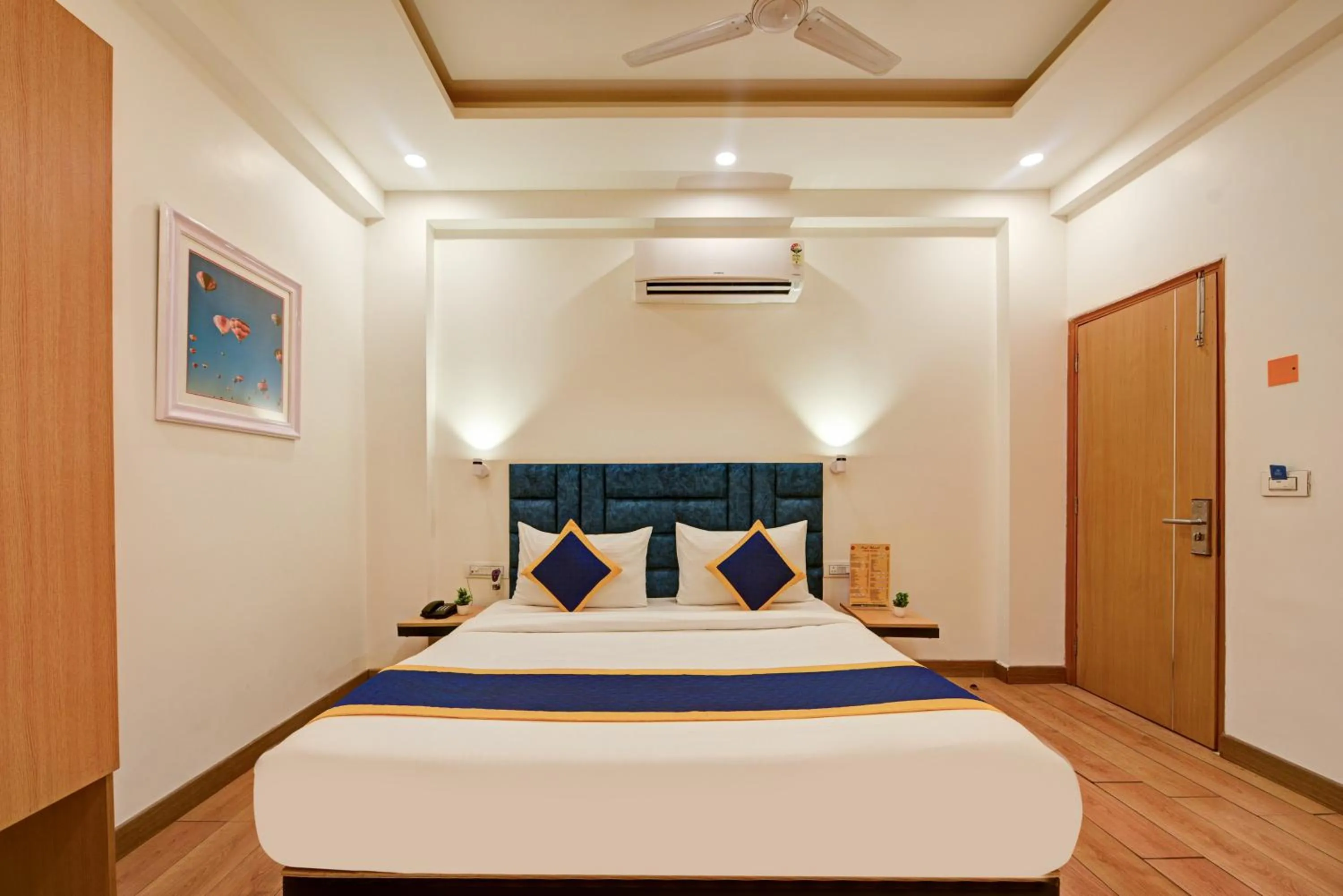 Bedroom, Bed in Aamantran Residency Hotel, Sohna Road, Sector 49, Gurugram
