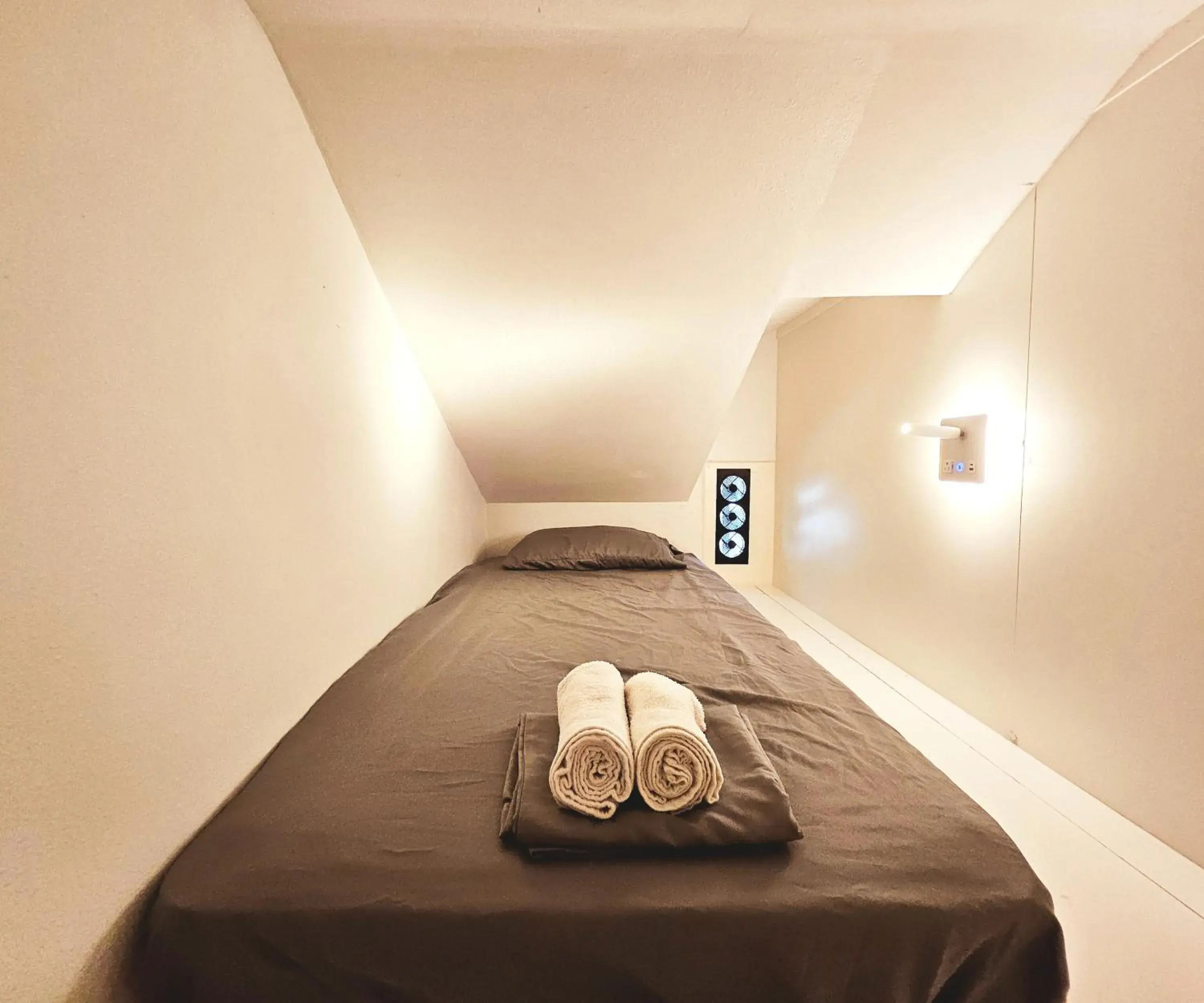 Bed in 4-Bed Female Dormitory Room in Seasun Hostel Bed in 4-Bed Female Dormitory Room in Seasun Hostel