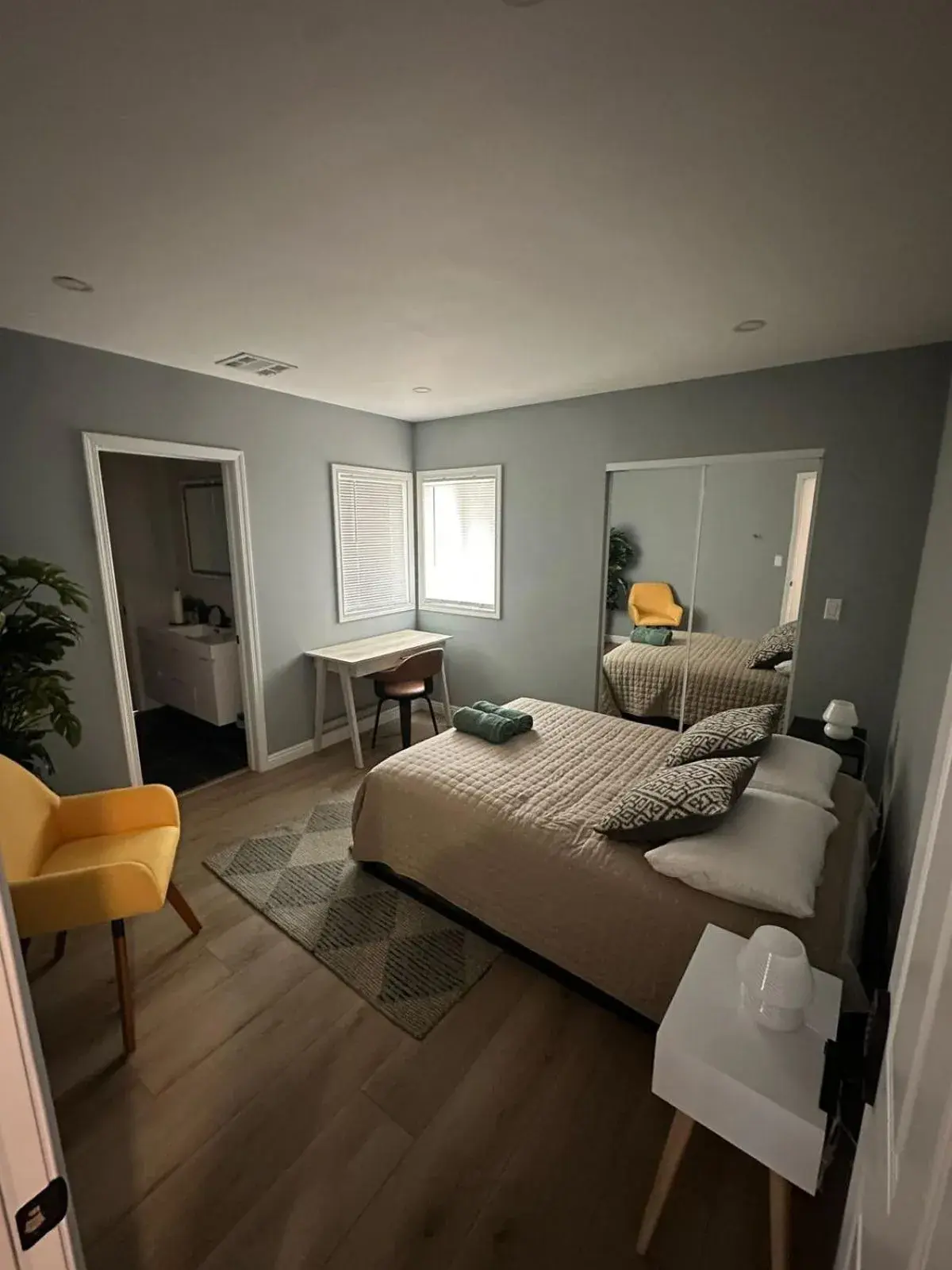 Double Room with Private Bathroom in Seasun Hostel Double Room with Private Bathroom in Seasun Hostel