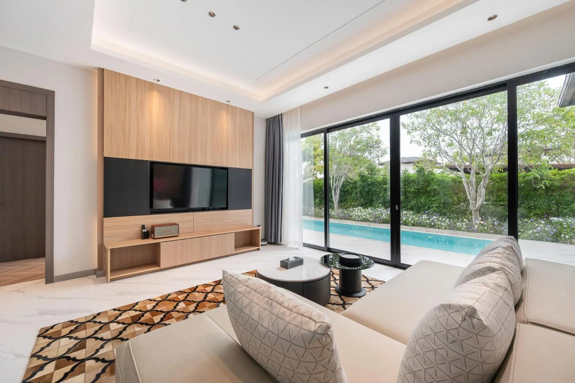 TV and multimedia in Argo Pattaya Resort and Villas