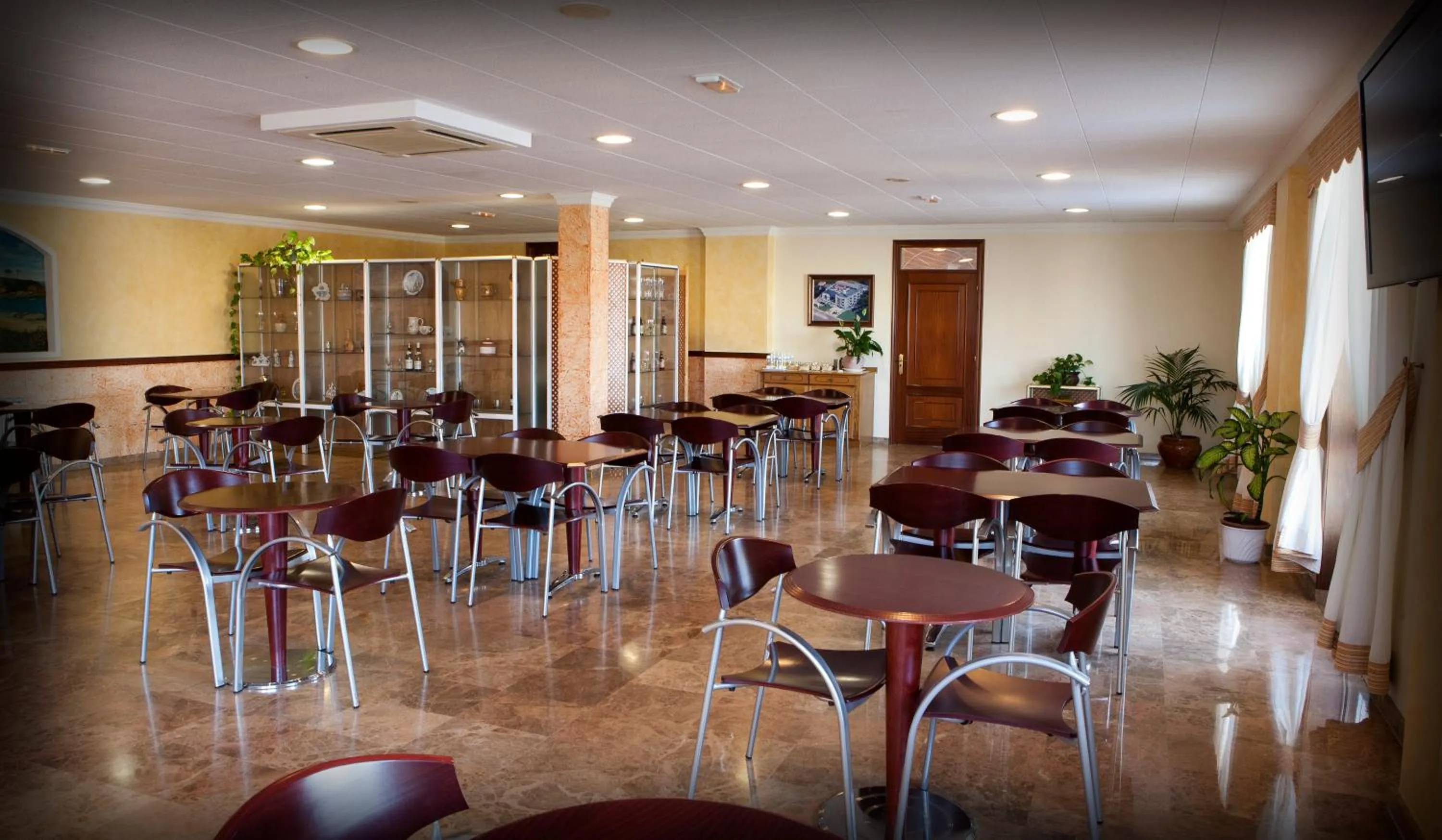 Lounge or bar in Hotel Brisa da Lanzada
