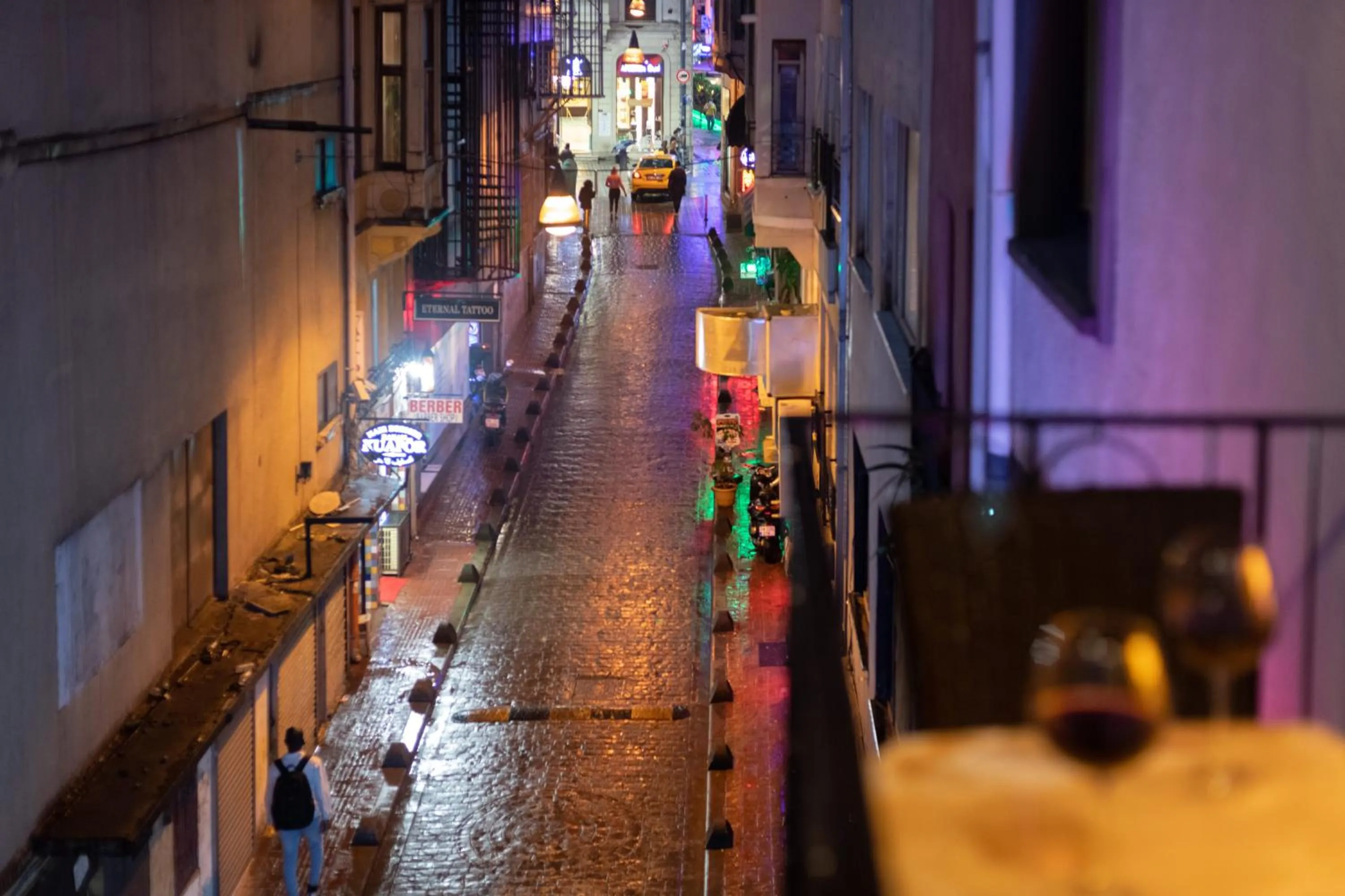 Street view in hotel di poesia deluxe