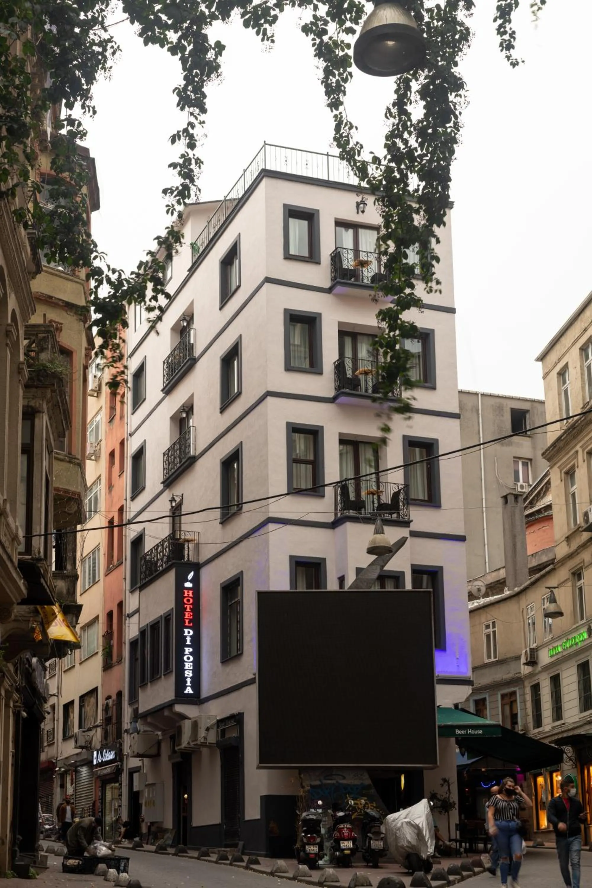 Property building in hotel di poesia deluxe