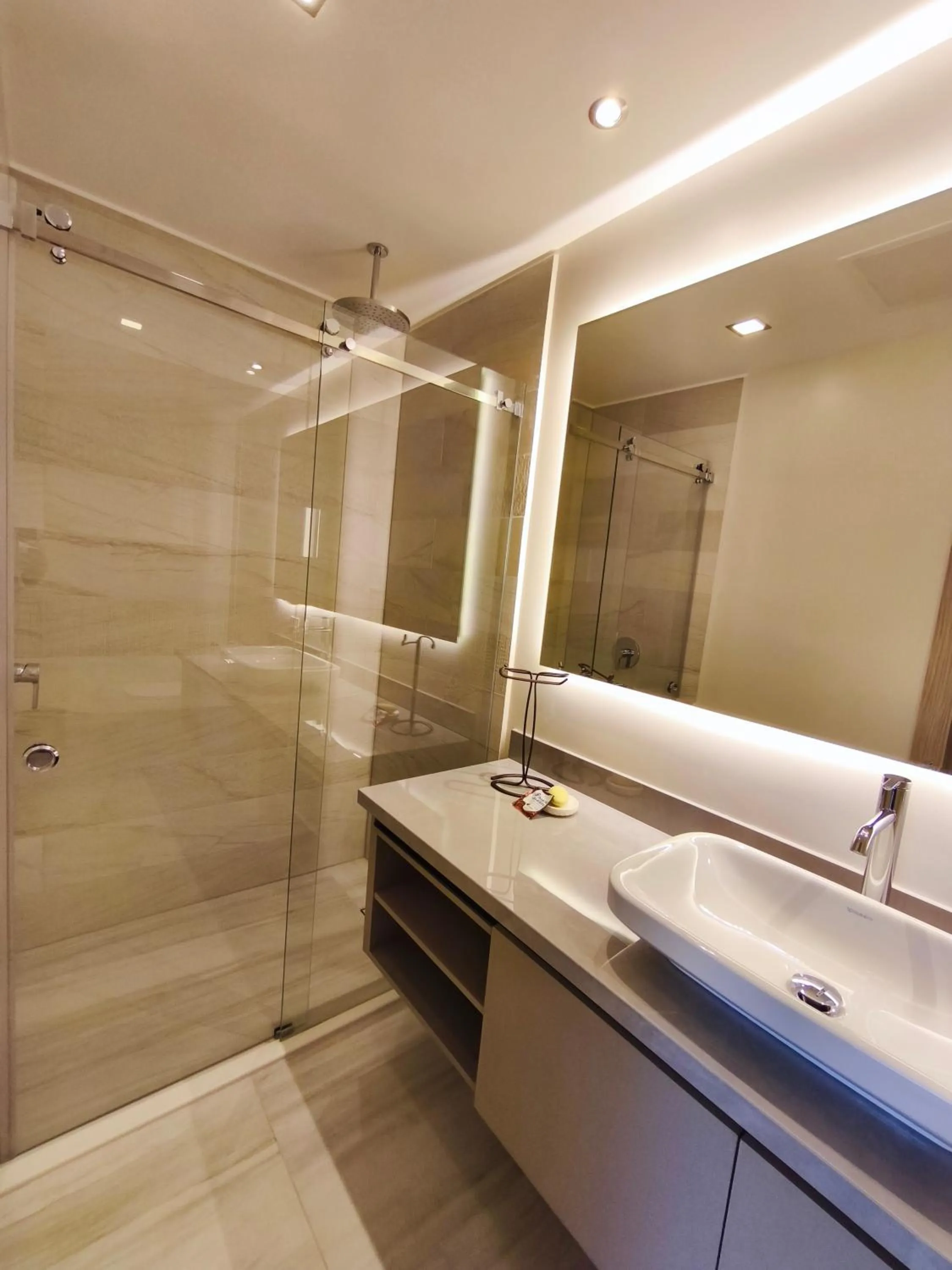 Shower in New Coliving Ecuador Luxury Residences