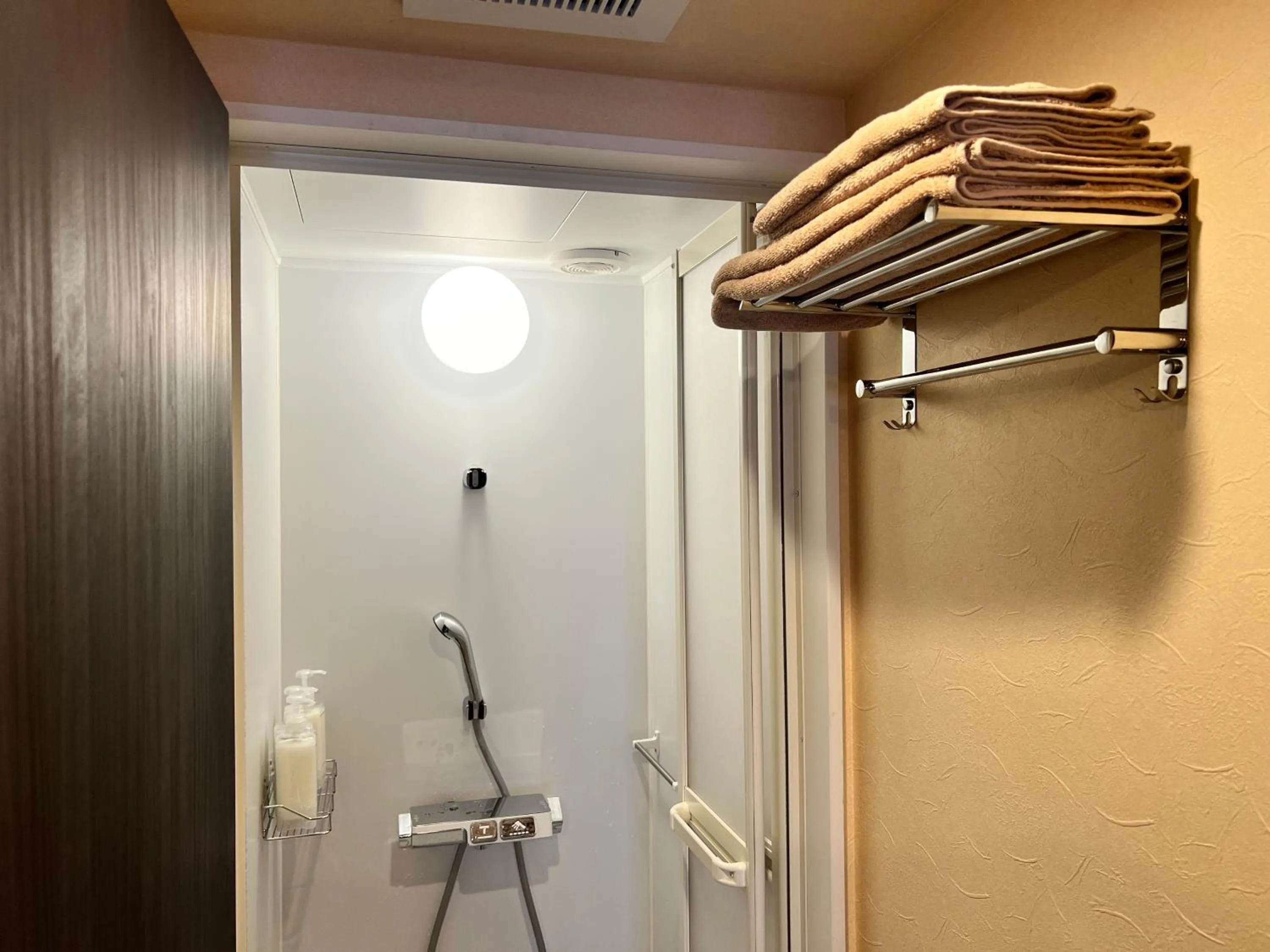 Shower in Jinya Sunset Inn by Murasaki