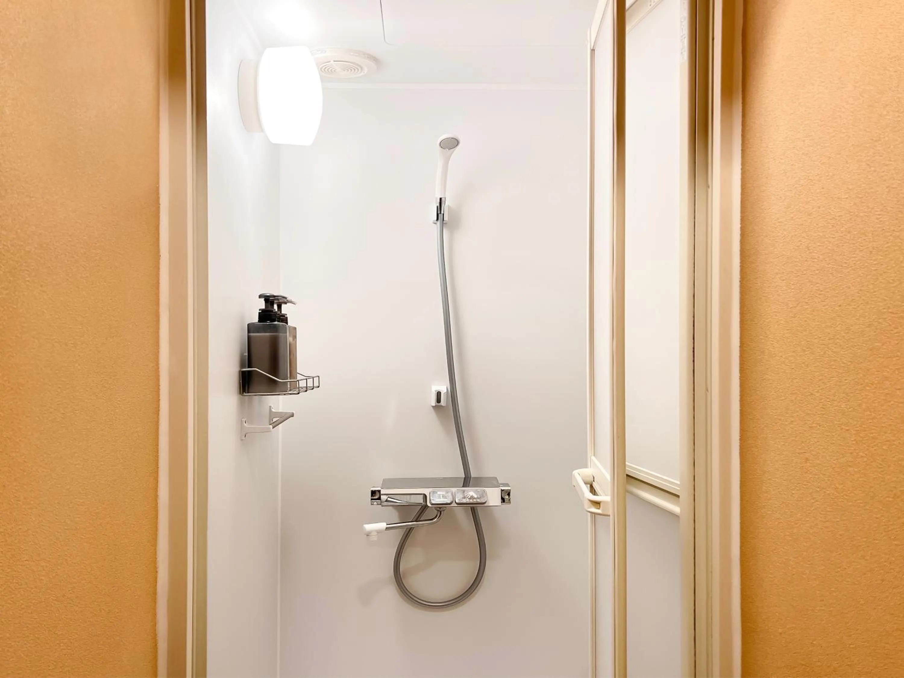 Shower in Jinya Sunset Inn by Murasaki