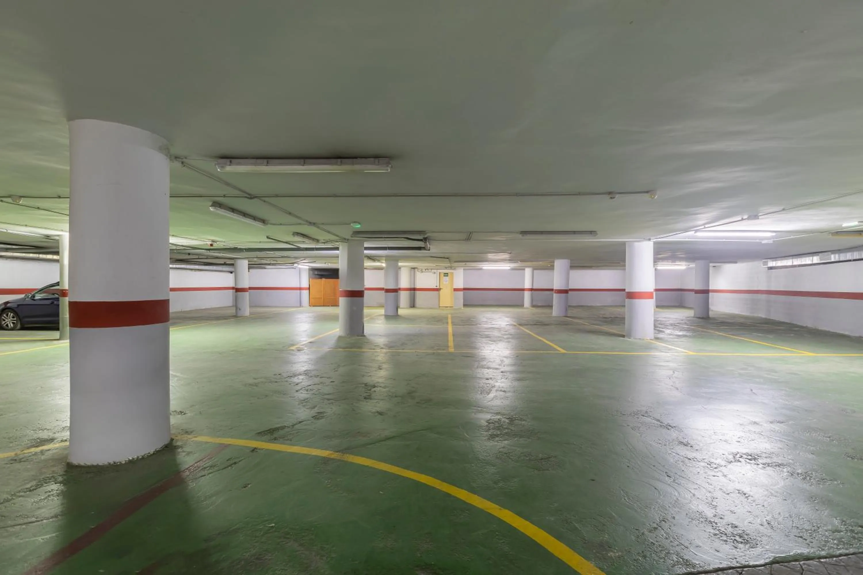 Parking in Moon Dreams Calabahía