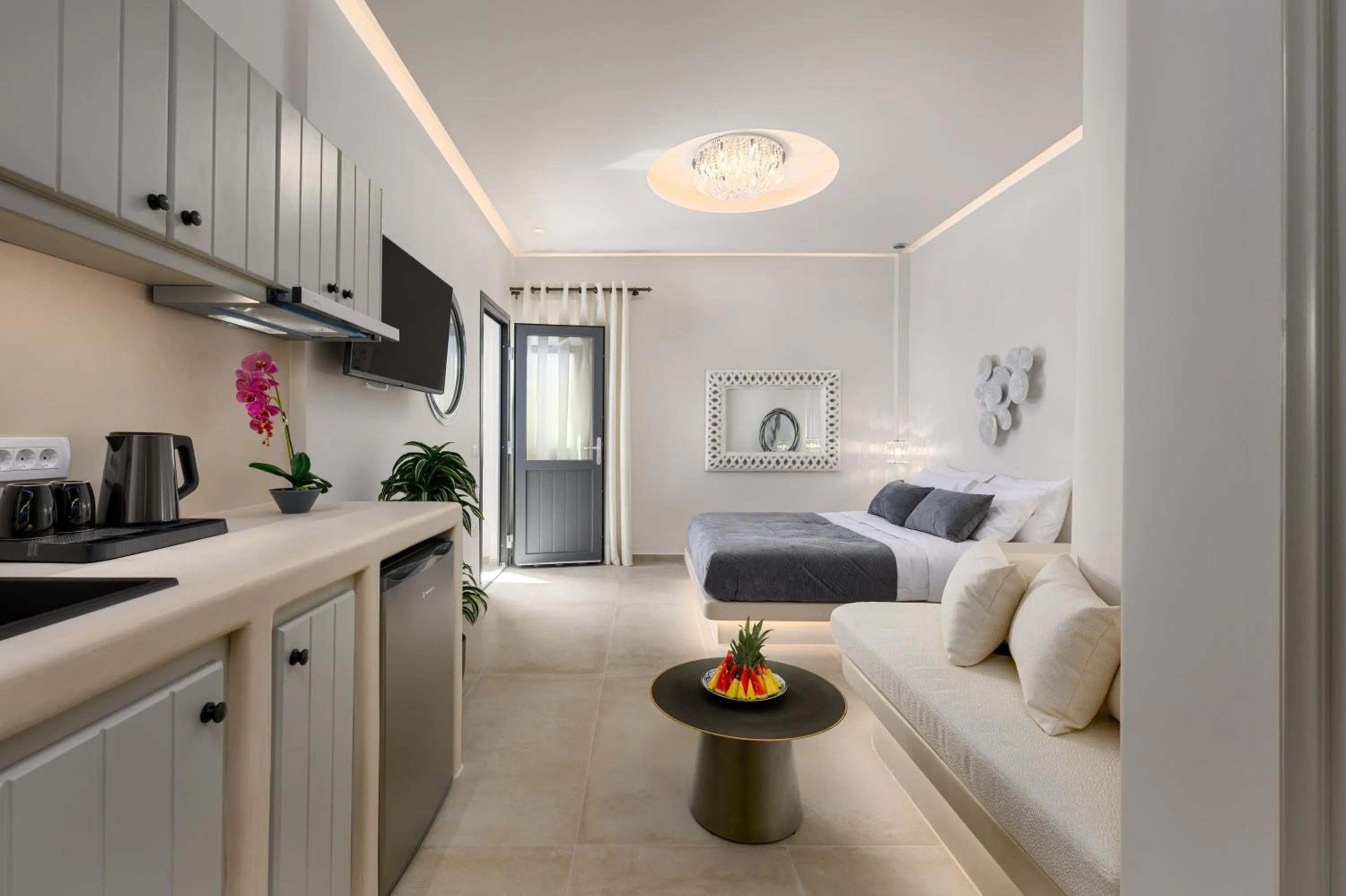 Photo of the whole room in Galaria Serenity Suites