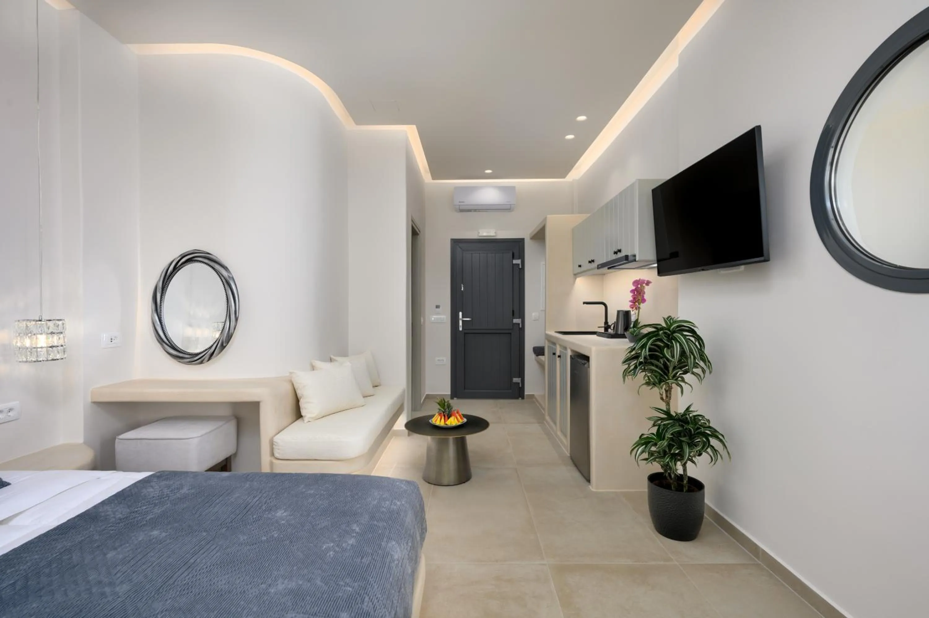 Photo of the whole room in Galaria Serenity Suites