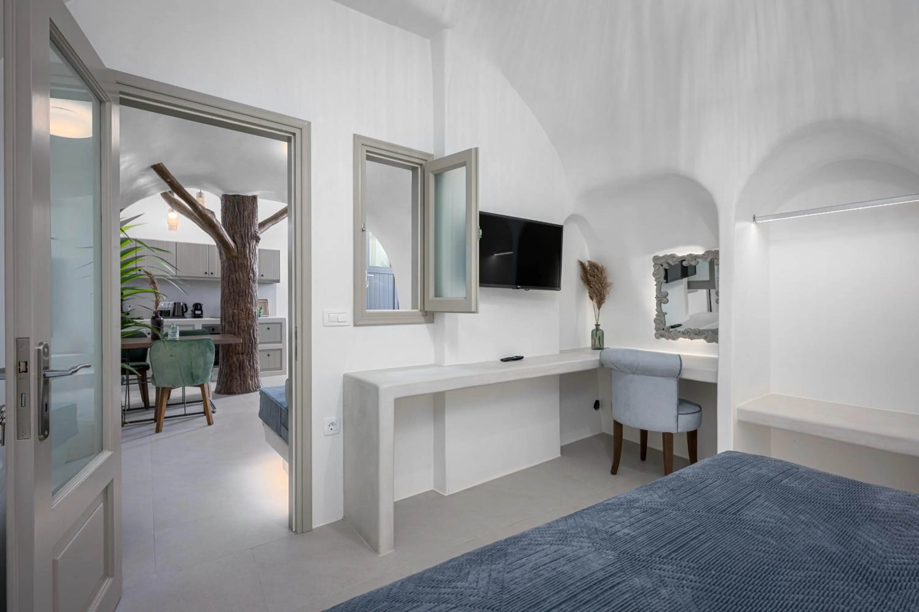 Photo of the whole room, Bed in Galaria Serenity Suites