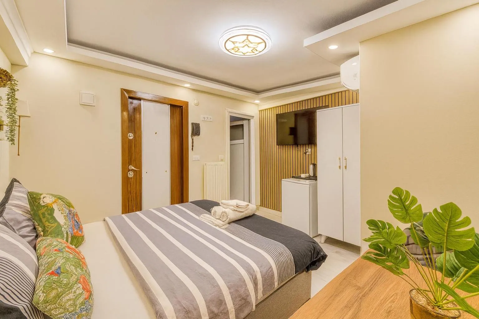 Bed in Ozer Hotel & Apartments