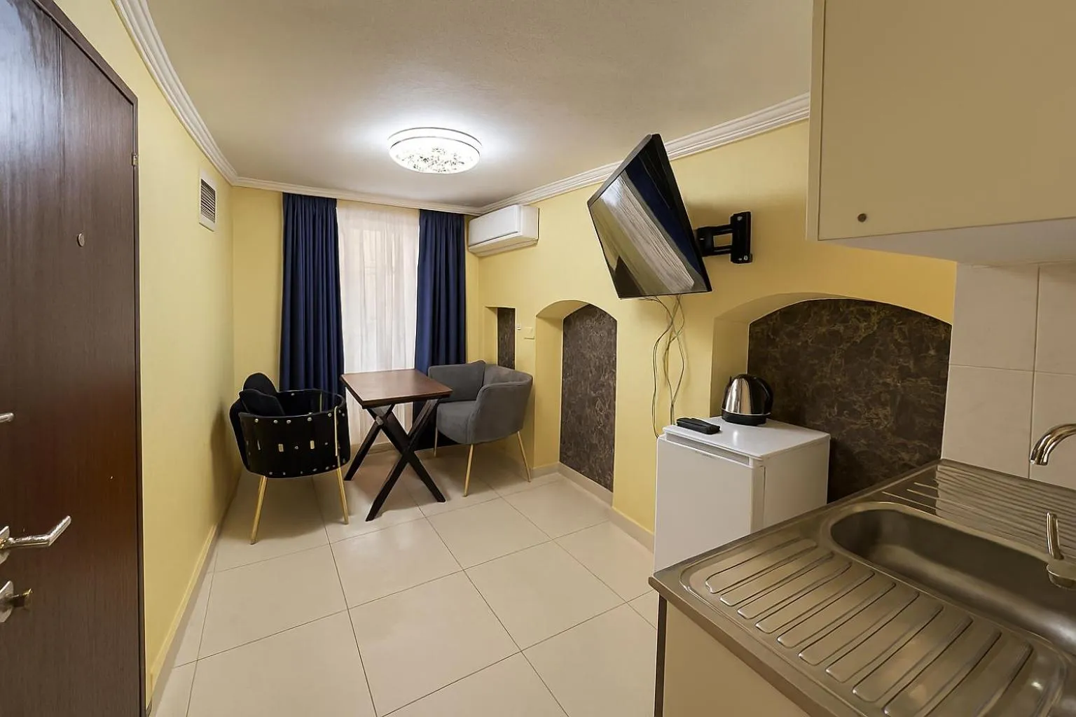 TV and multimedia in Ozer Hotel & Apartments