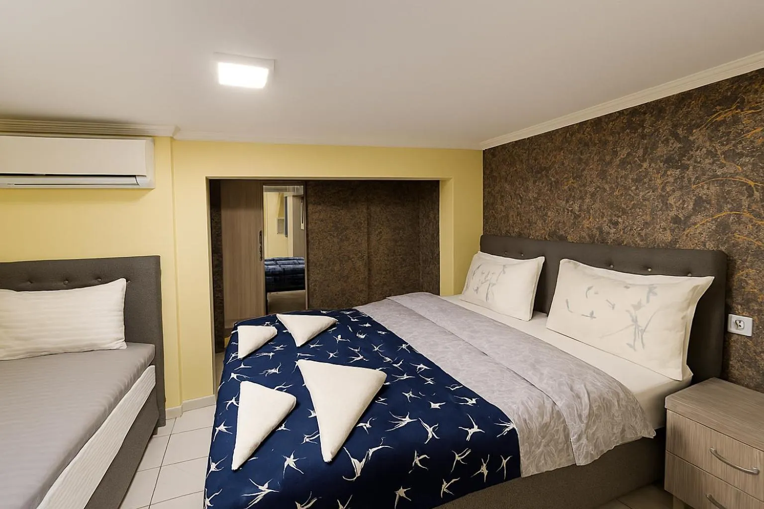 Bed in Ozer Hotel & Apartments