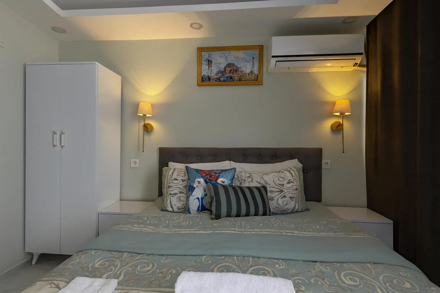 Bed in Ozer Hotel & Apartments