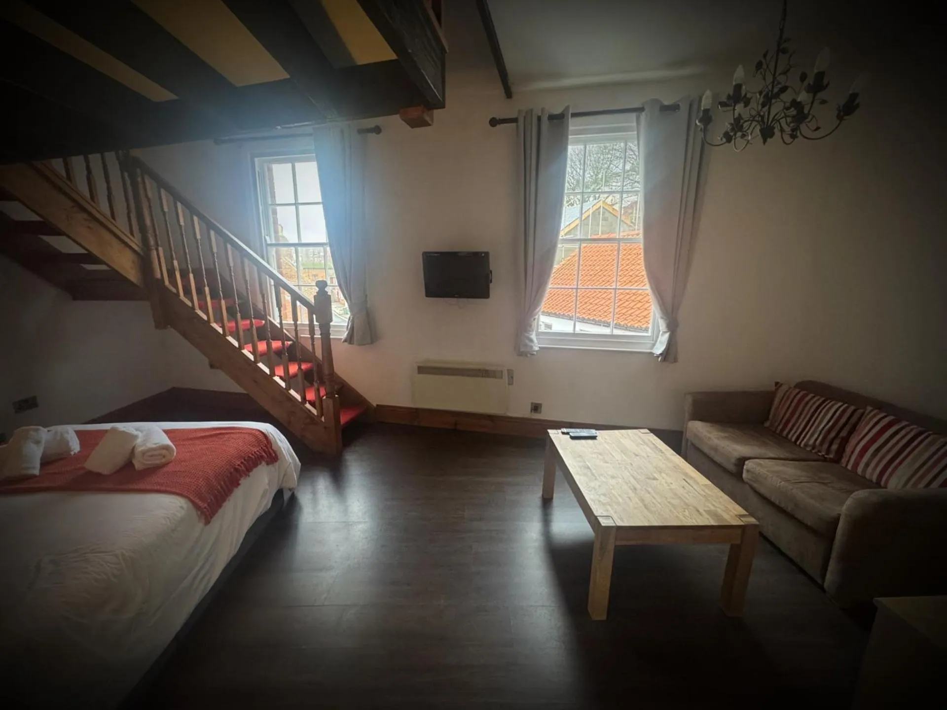 Bed in Ivy By The Sea