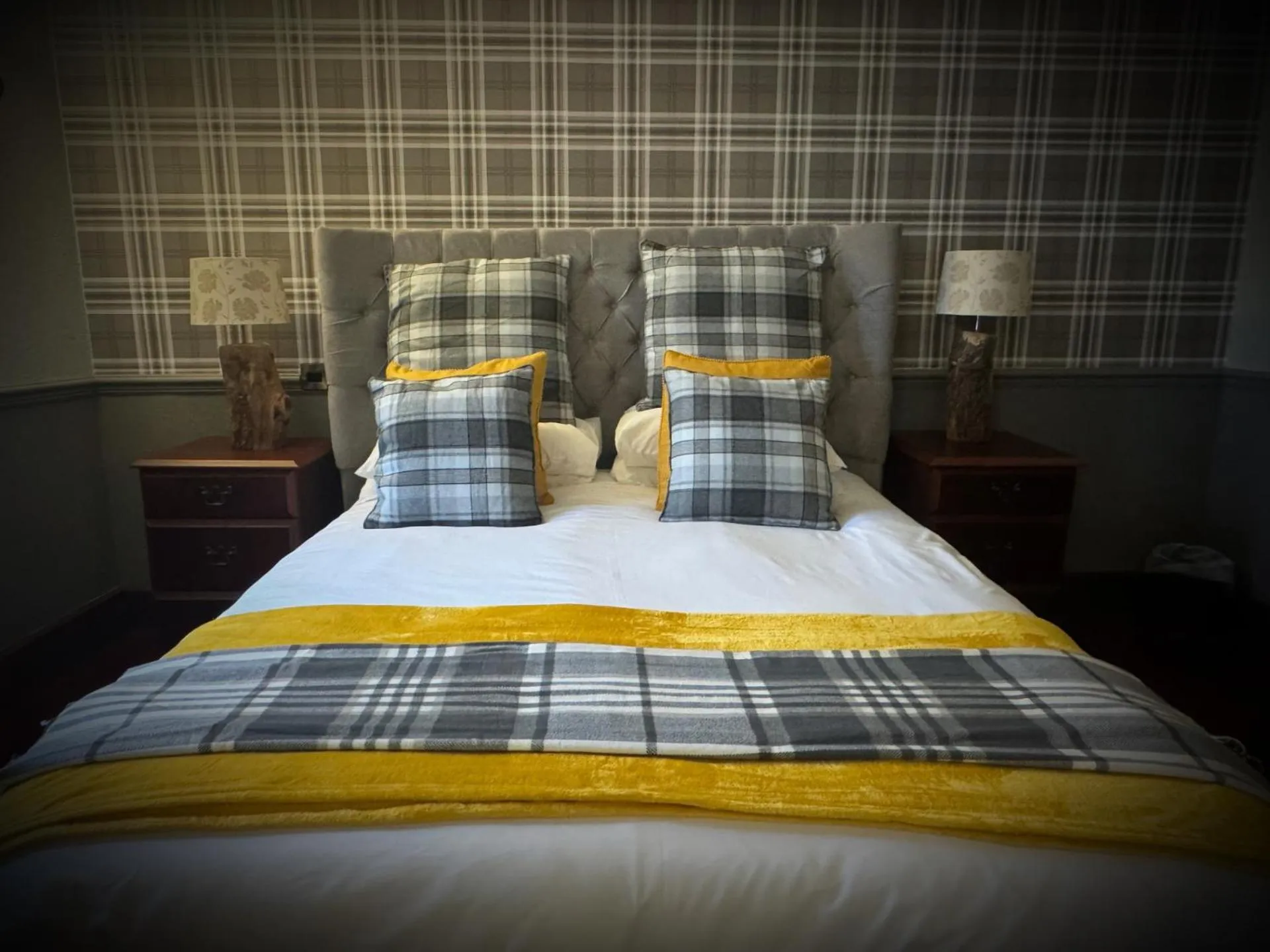 Bed in Ivy By The Sea