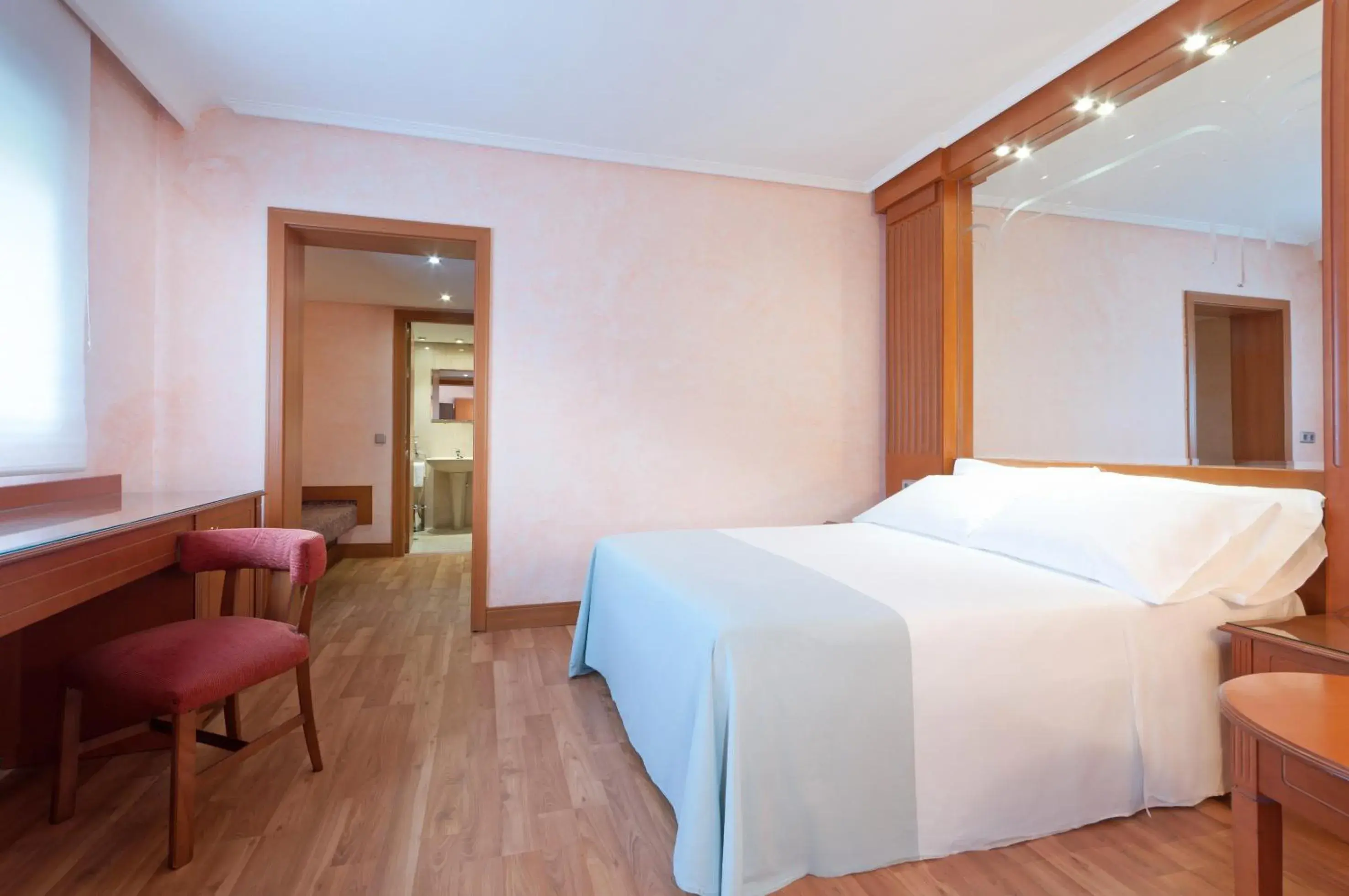 Single Room in Gran Hotel Los Angeles Single Room in Gran Hotel Los Angeles