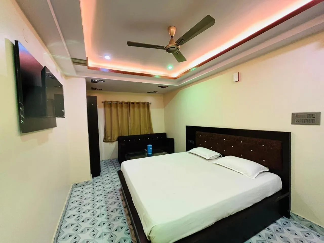 View (from property/room), Bed in SS Hotel